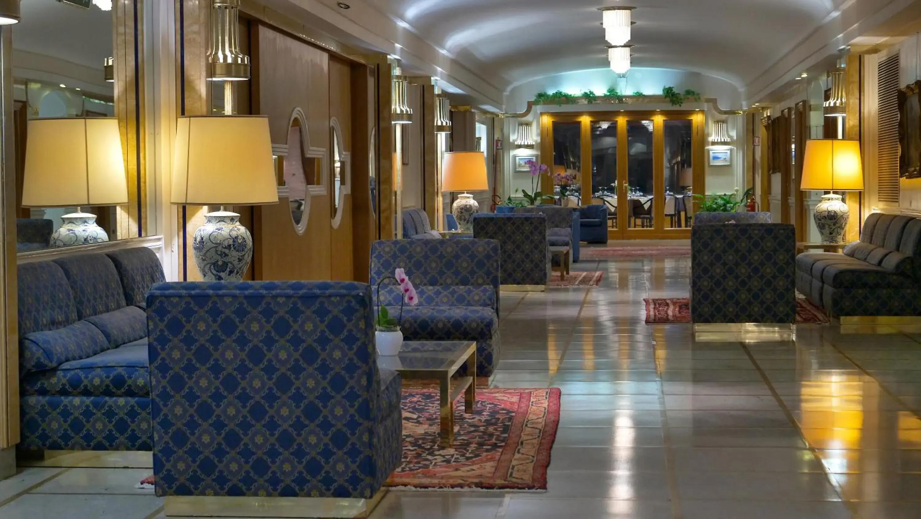 Restaurant/places to eat in 501 Hotel Restaurant/places to eat in 501 Hotel