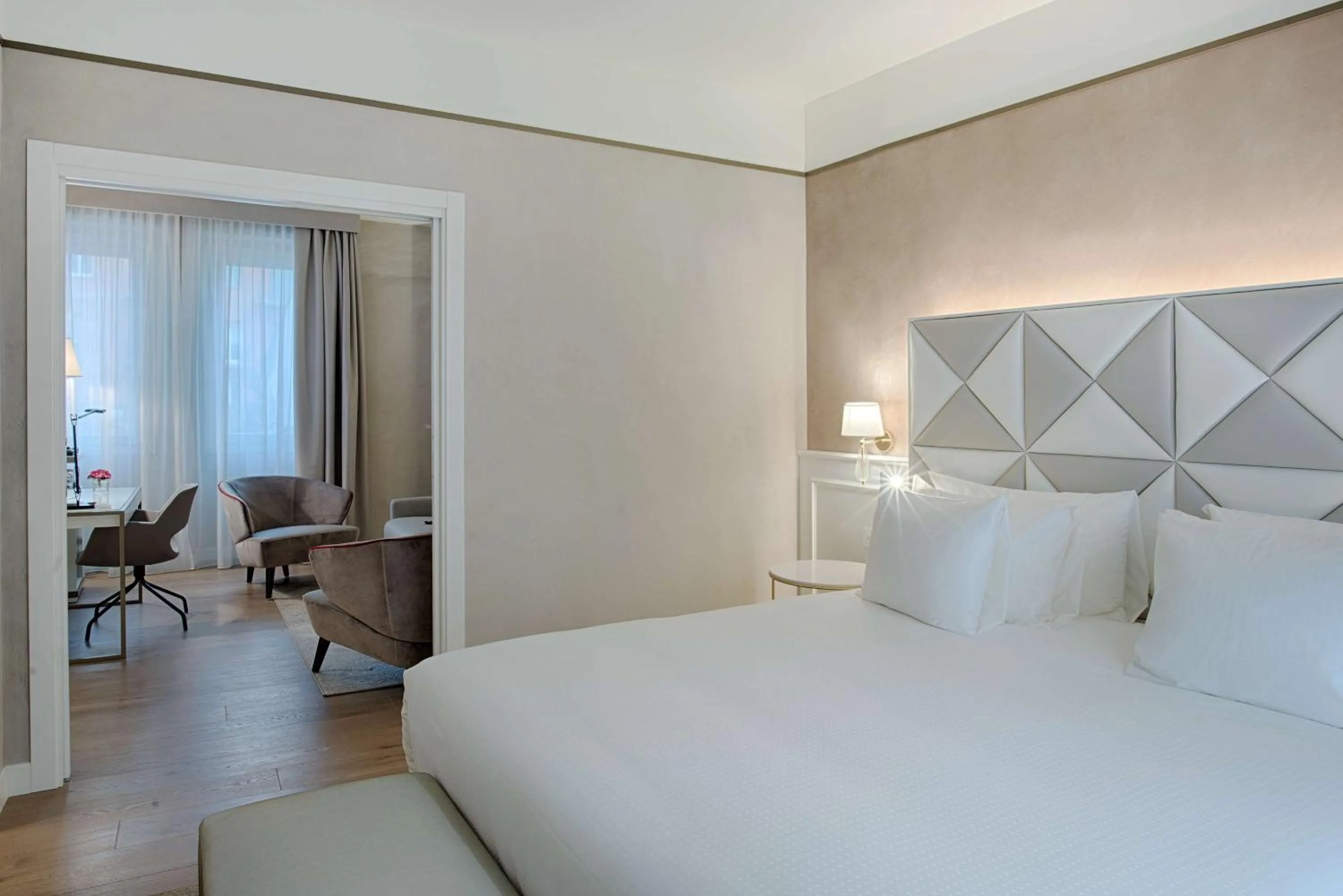 Photo of the whole room, Bed in NH Collection Palazzo Verona