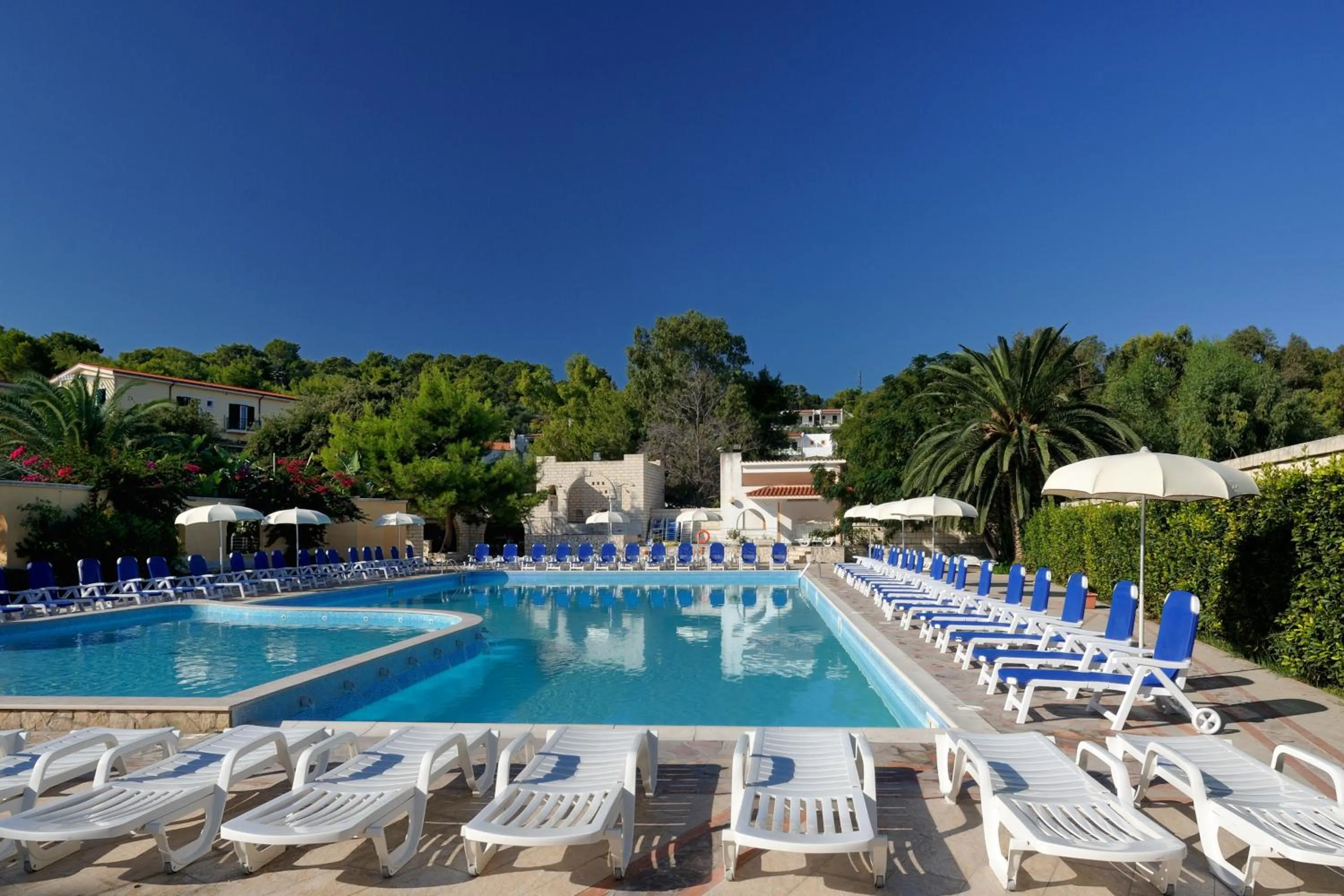 Swimming pool in Baia Degli Aranci Suite & Apartments