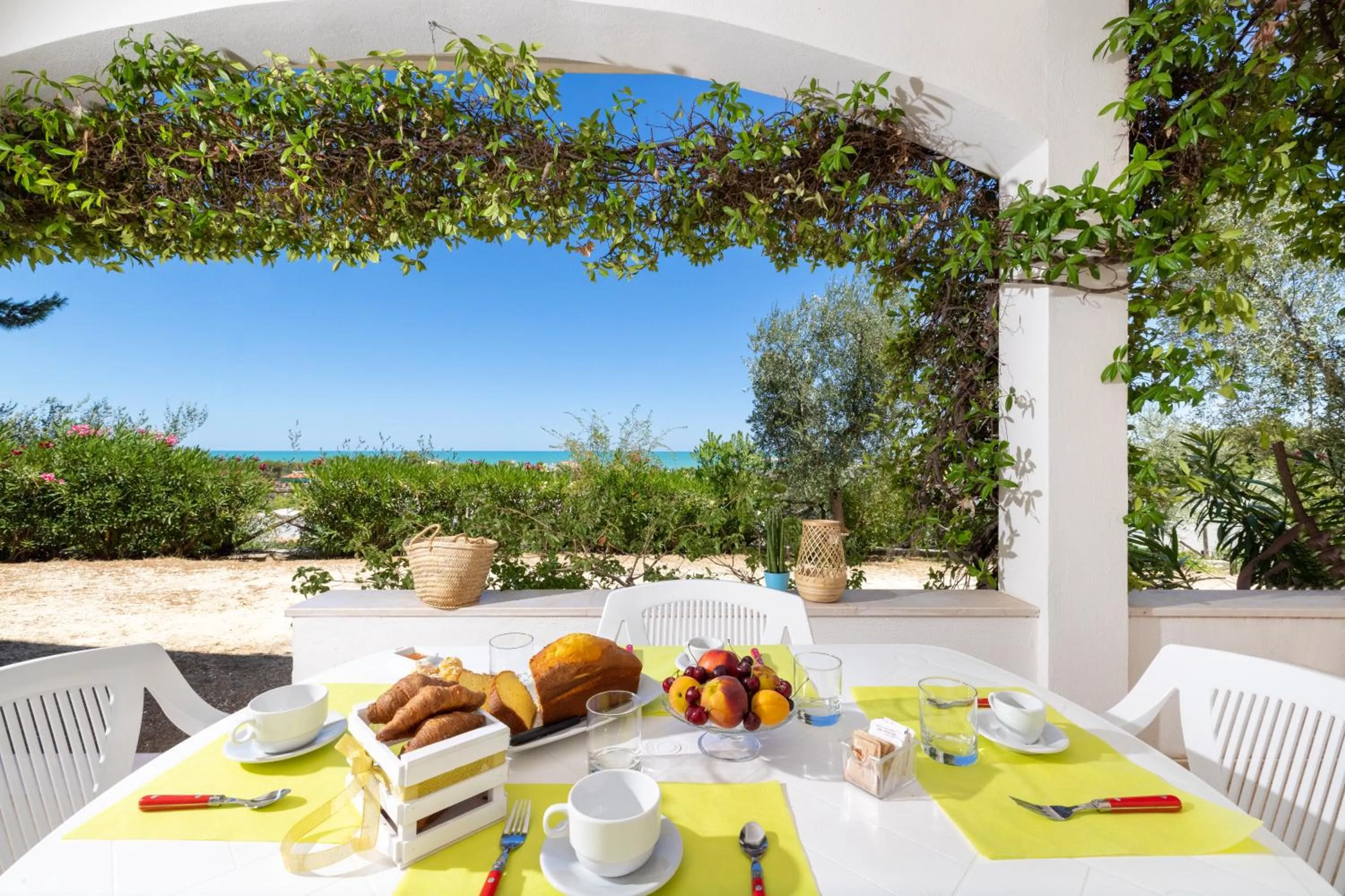 Property building in Baia Degli Aranci Suite & Apartments