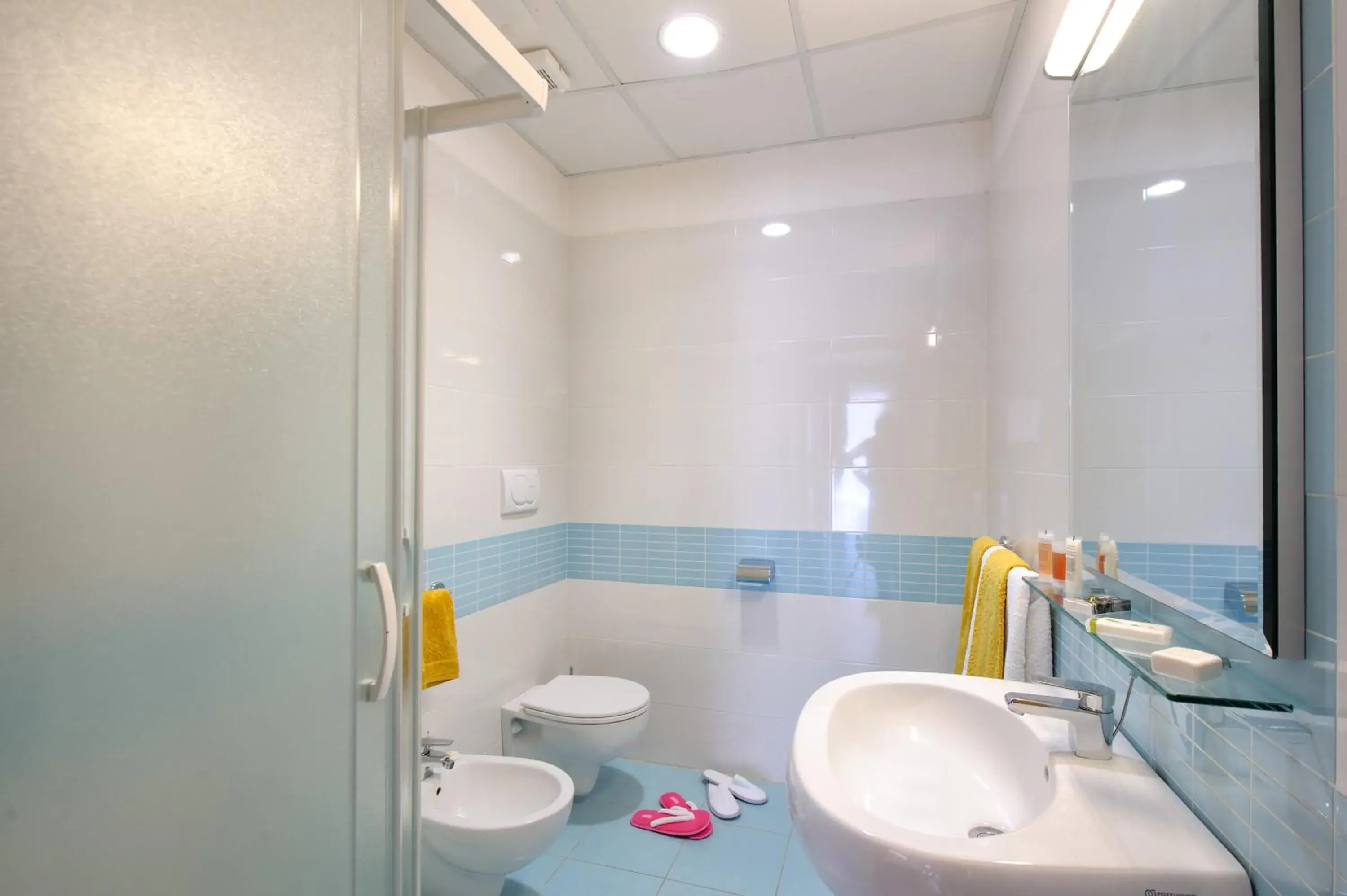 Bathroom in Baia Degli Aranci Suite & Apartments Bathroom in Baia Degli Aranci Suite & Apartments
