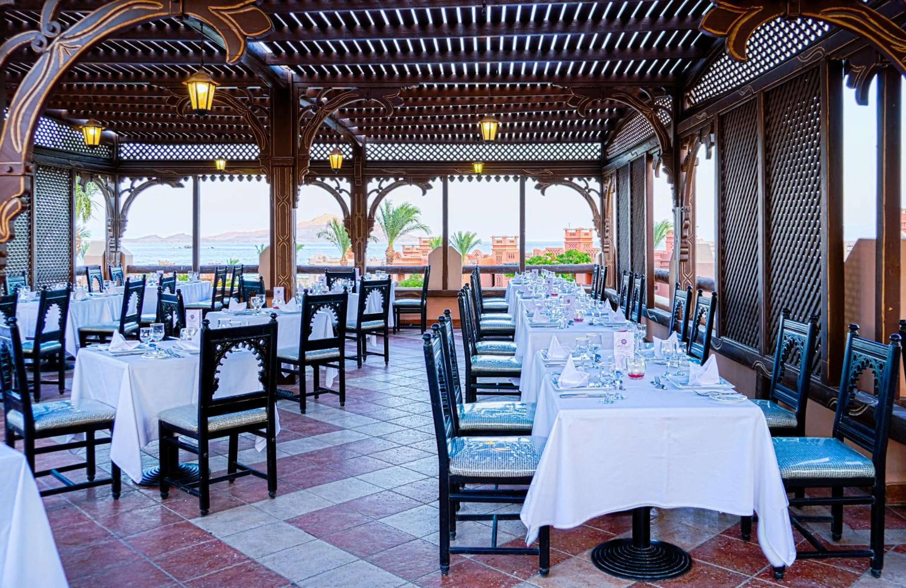 Restaurant/places to eat in Charmillion Sea Life Resort