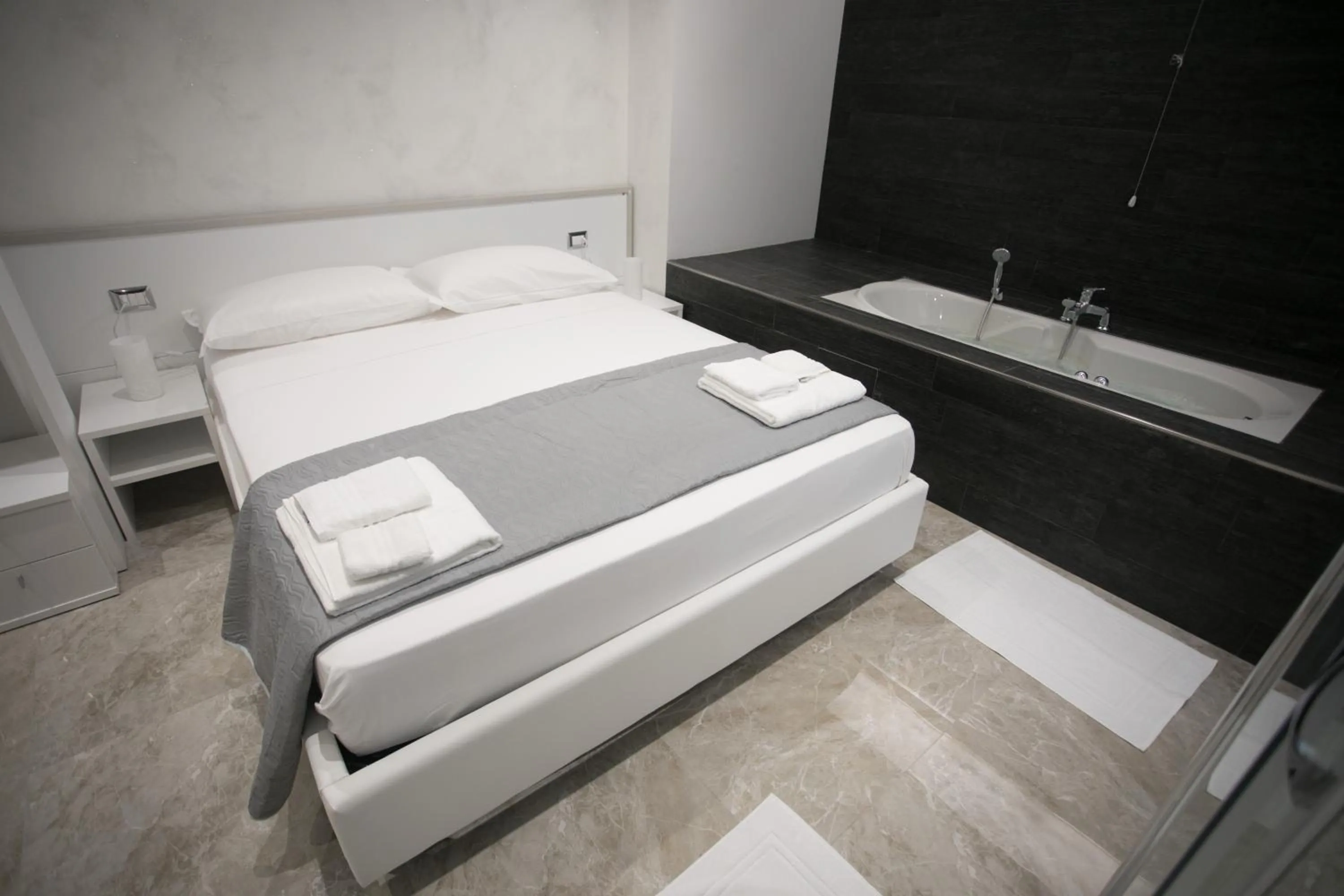Suite with Spa Bath in Tropea Luxury & Charm