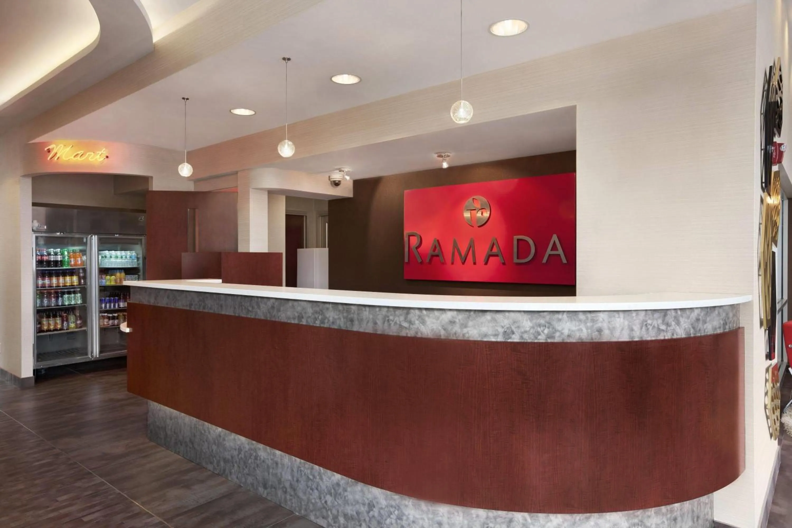 Lobby or reception in Ramada by Wyndham Rockville Centre