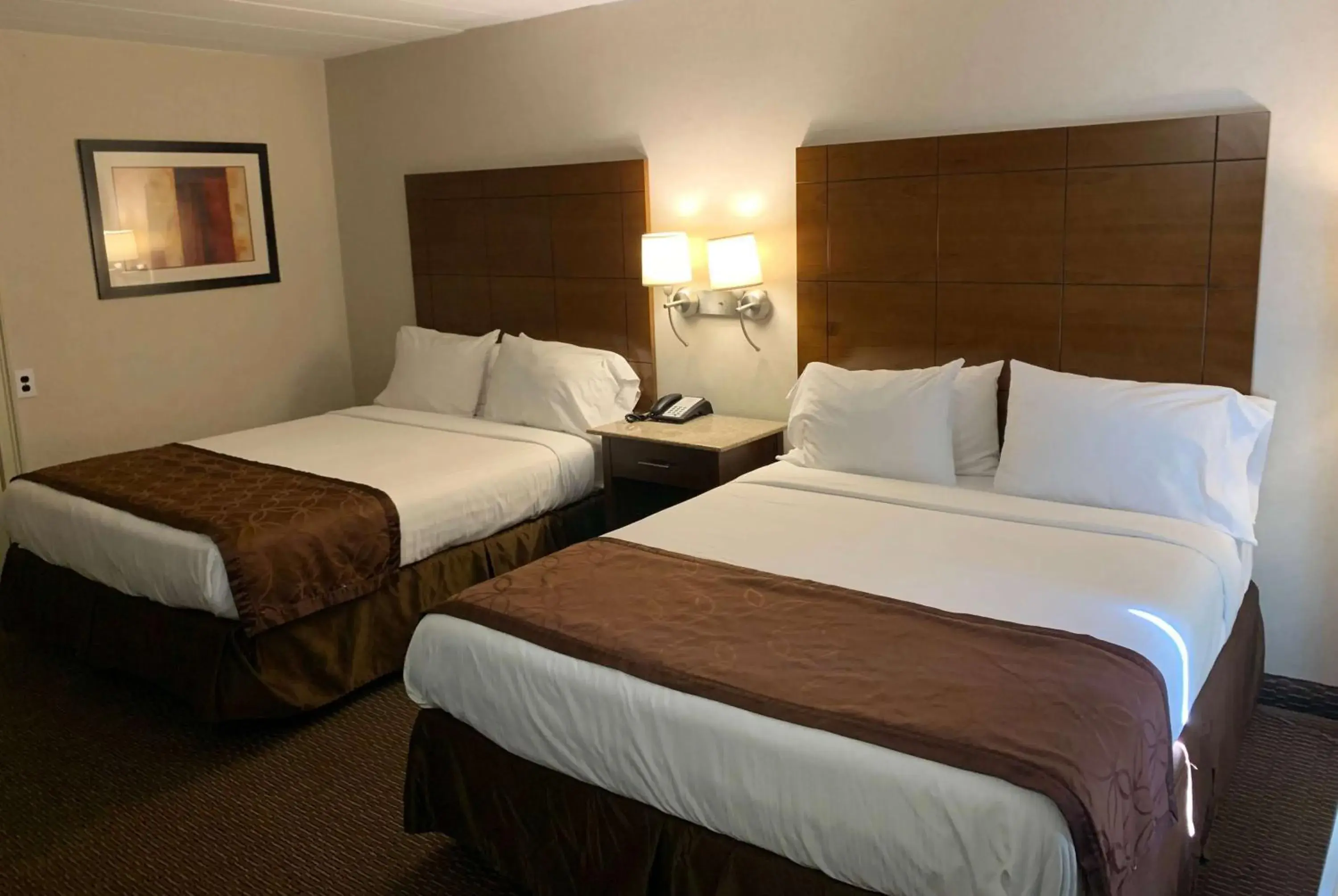 Photo of the whole room, Bed in Ramada by Wyndham Rockville Centre Photo of the whole room, Bed in Ramada by Wyndham Rockville Centre