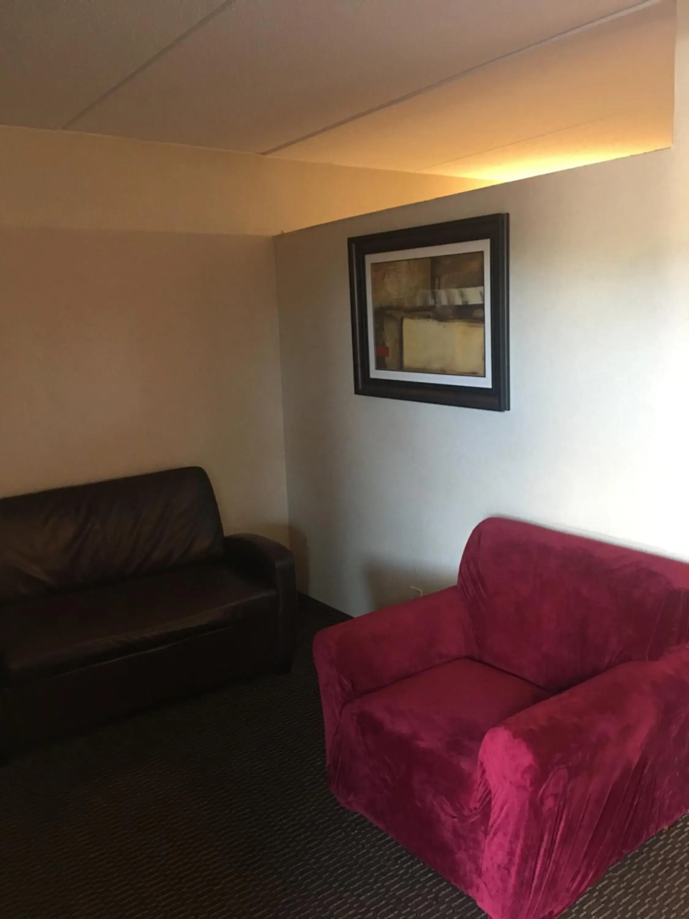 Seating area in Ramada by Wyndham Rockville Centre Seating area in Ramada by Wyndham Rockville Centre