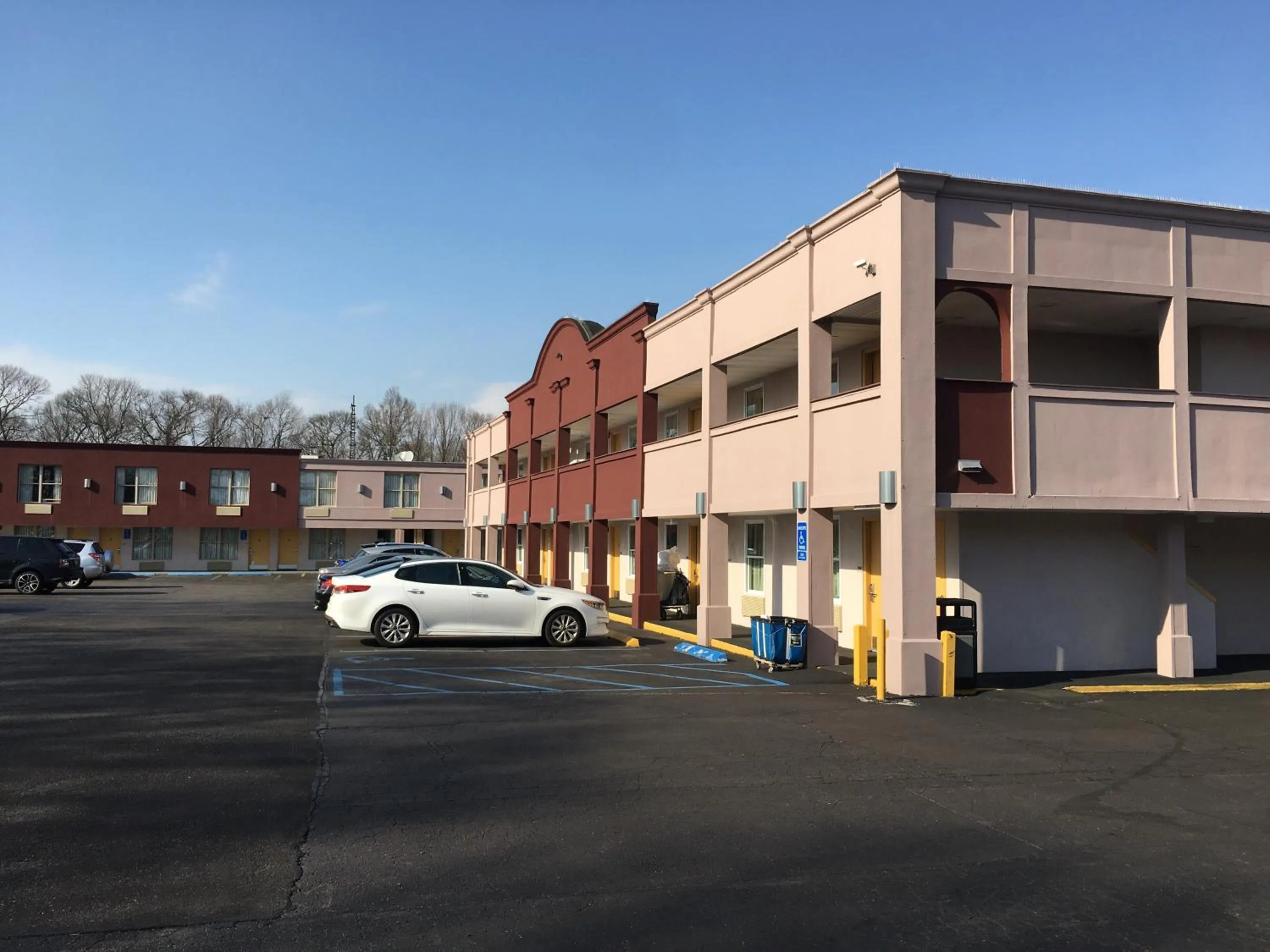 Parking in Ramada by Wyndham Rockville Centre