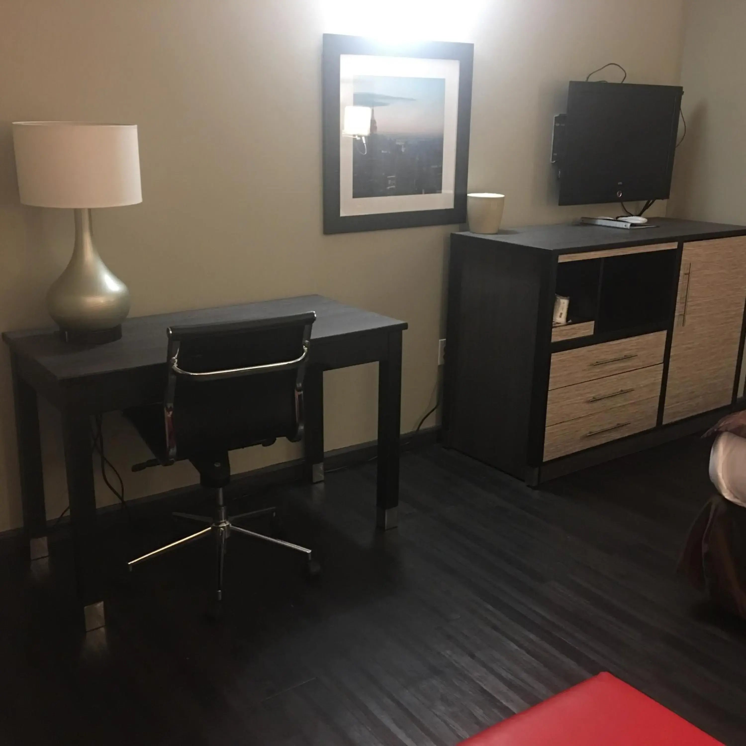TV and multimedia in Ramada by Wyndham Rockville Centre TV and multimedia in Ramada by Wyndham Rockville Centre