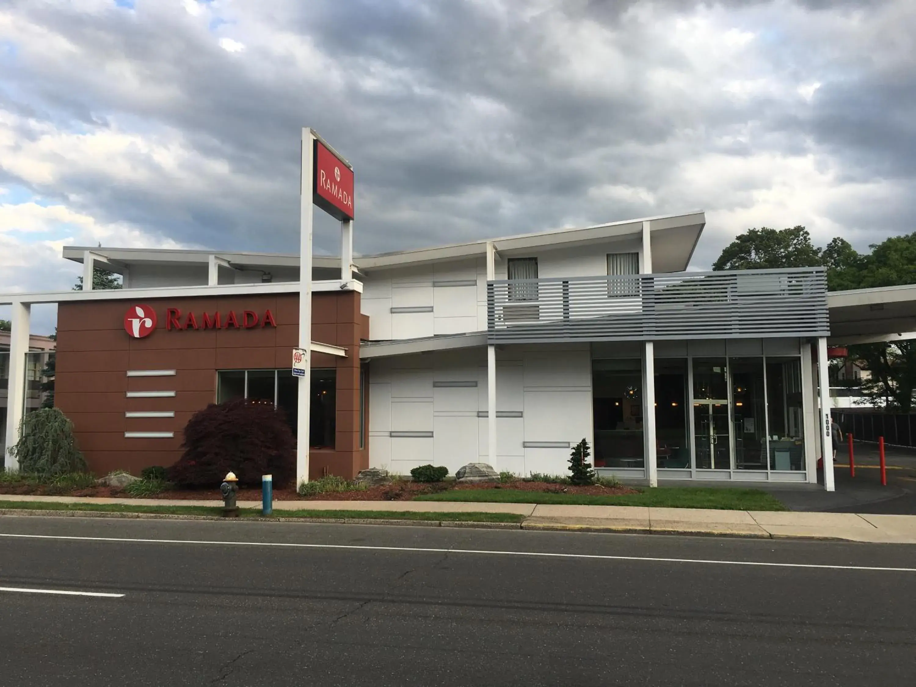 Property building in Ramada by Wyndham Rockville Centre Property building in Ramada by Wyndham Rockville Centre