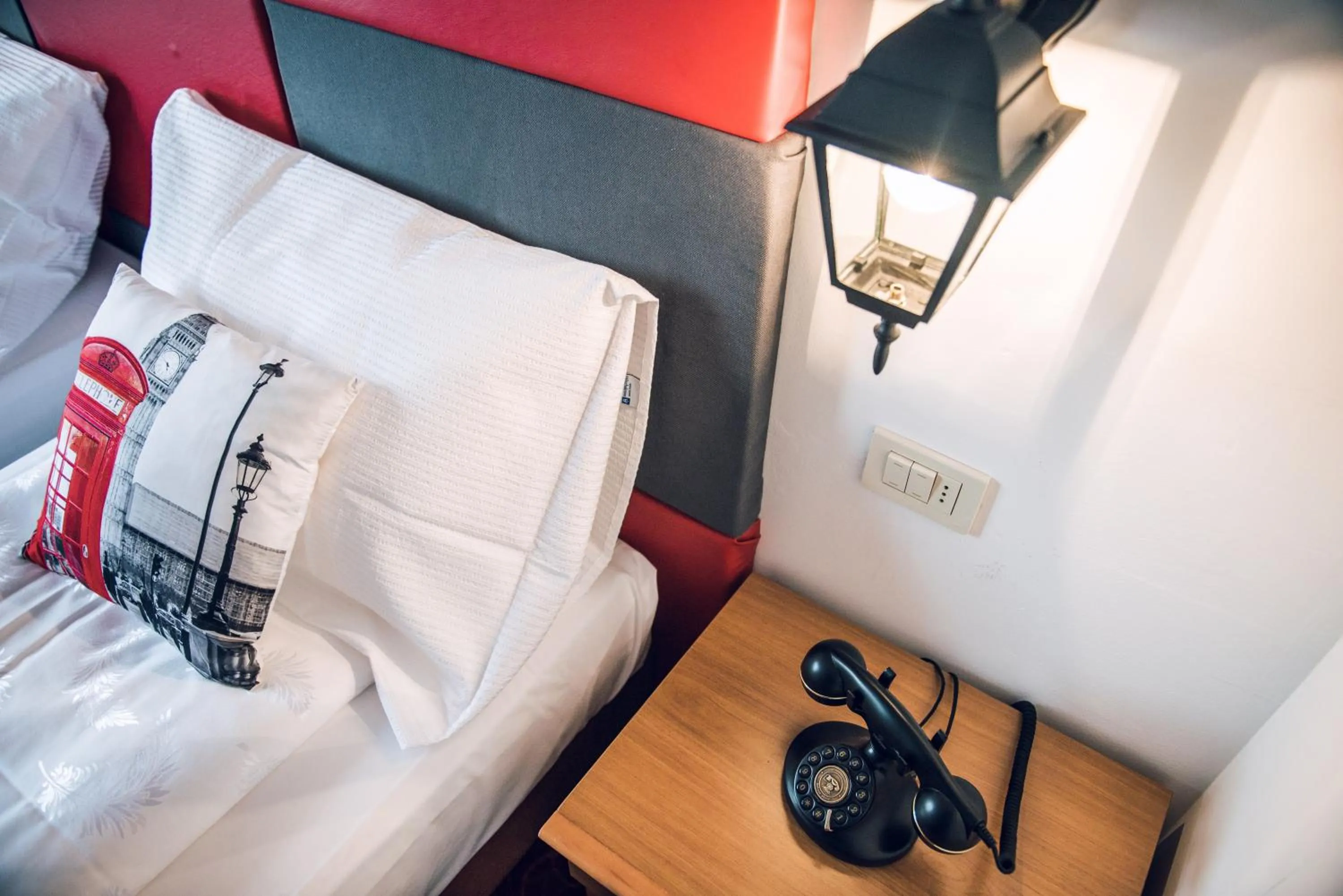 Decorative detail, Bed in Hotel Everest Arco