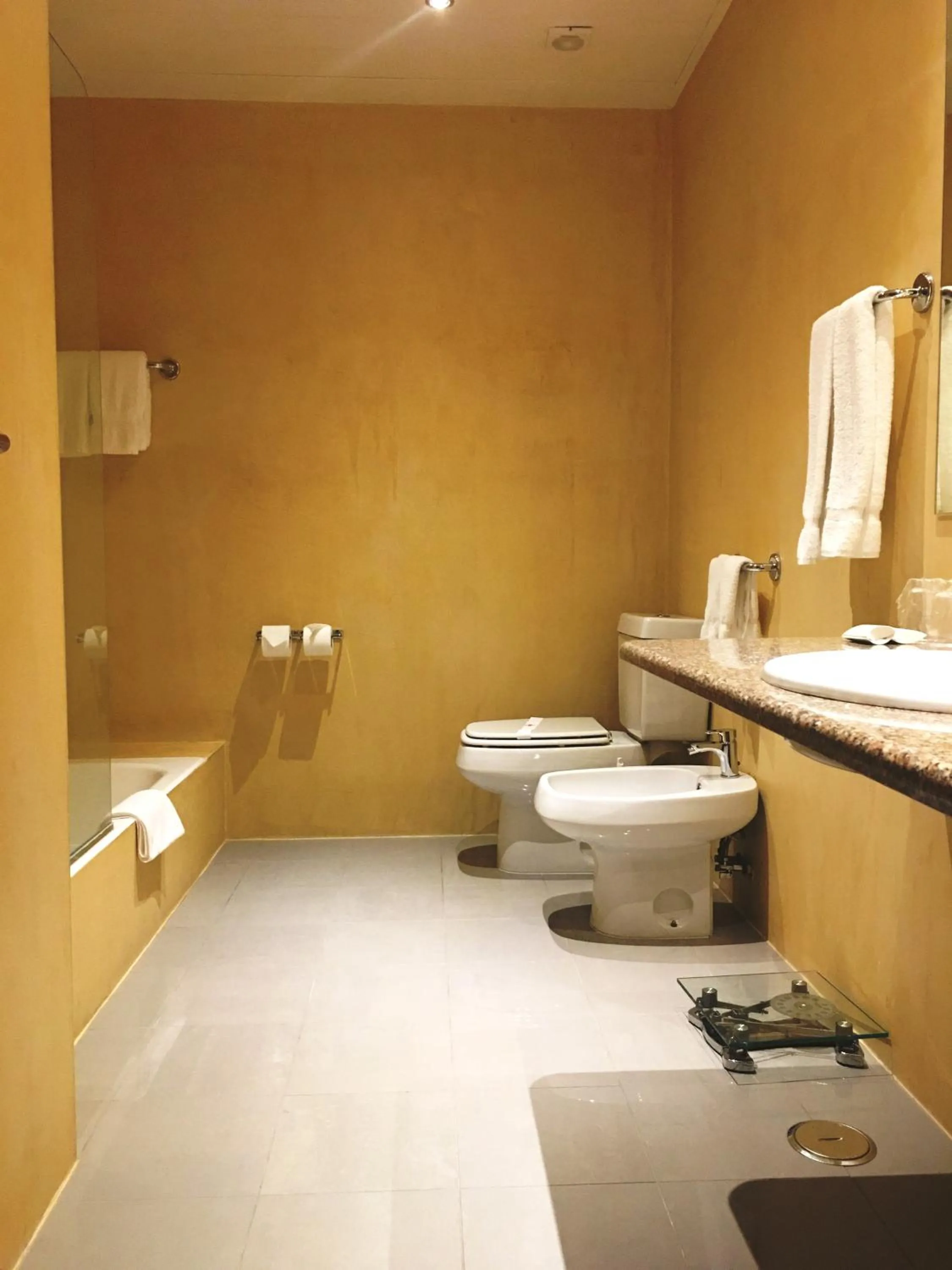 Family Room (2 Adults + 2 Children) in Hotel Miraparque