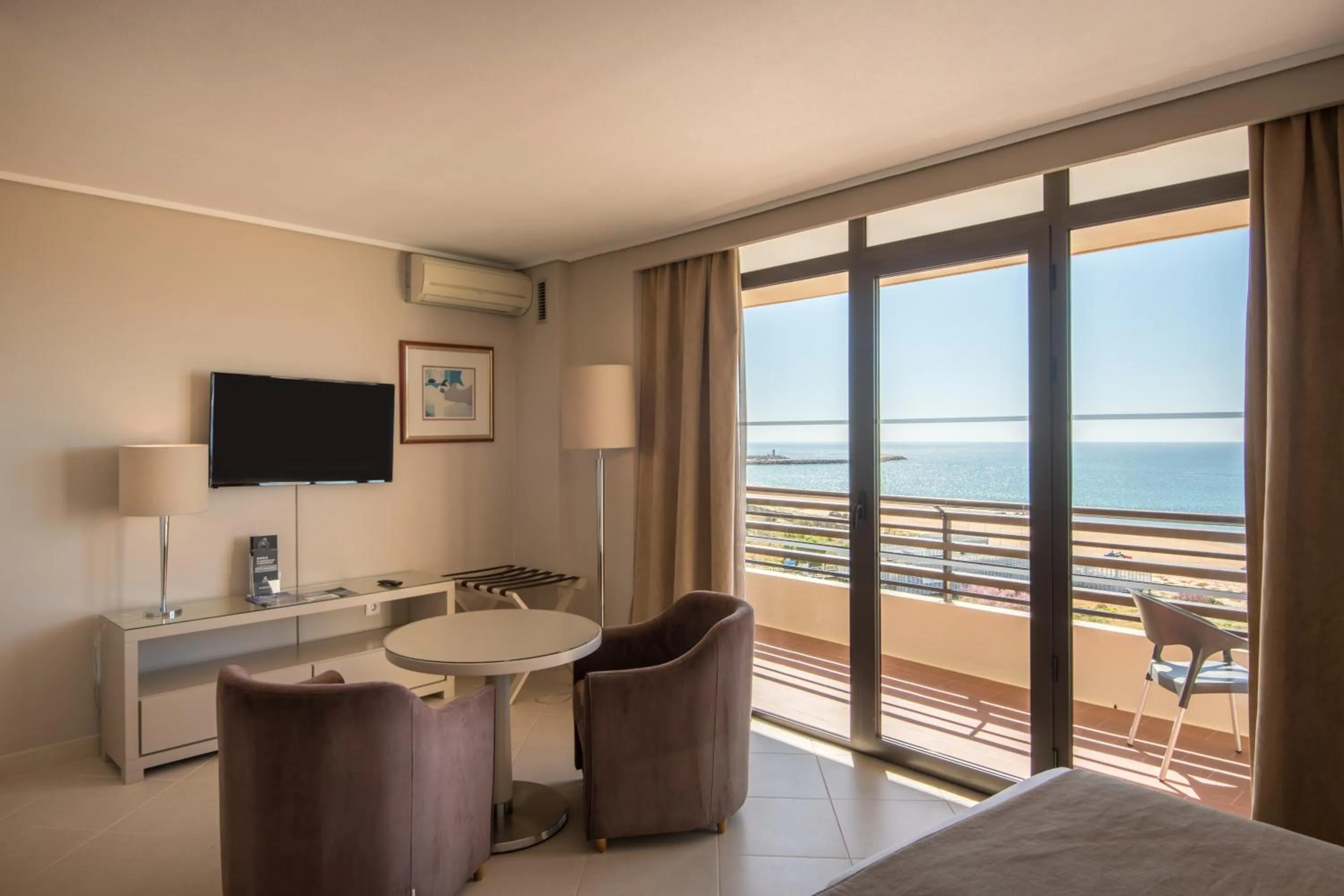 Seating area, Bed in Vila Gale Ampalius