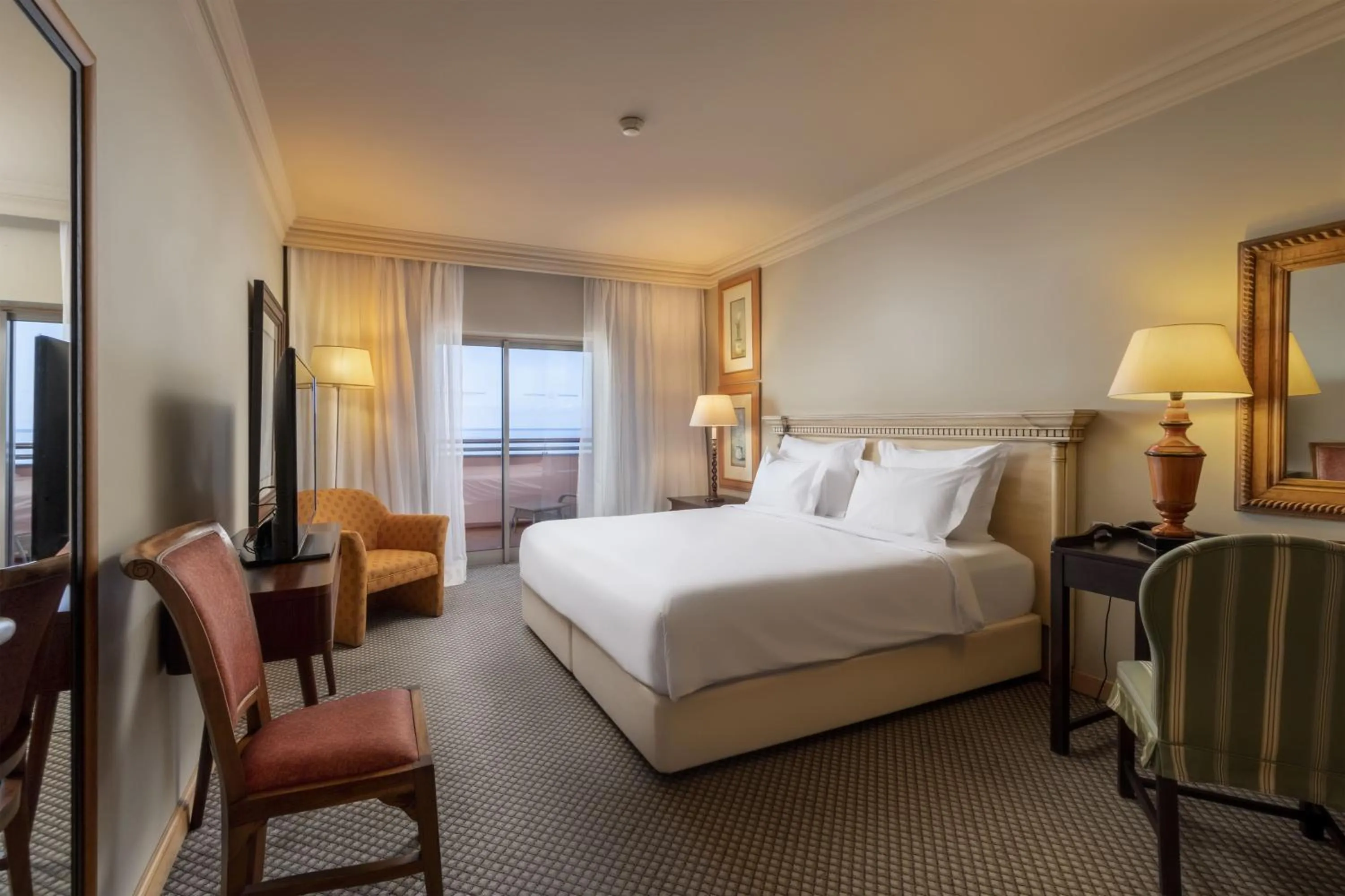 Bedroom, Bed in Royal Savoy - Ocean Resort - Savoy Signature