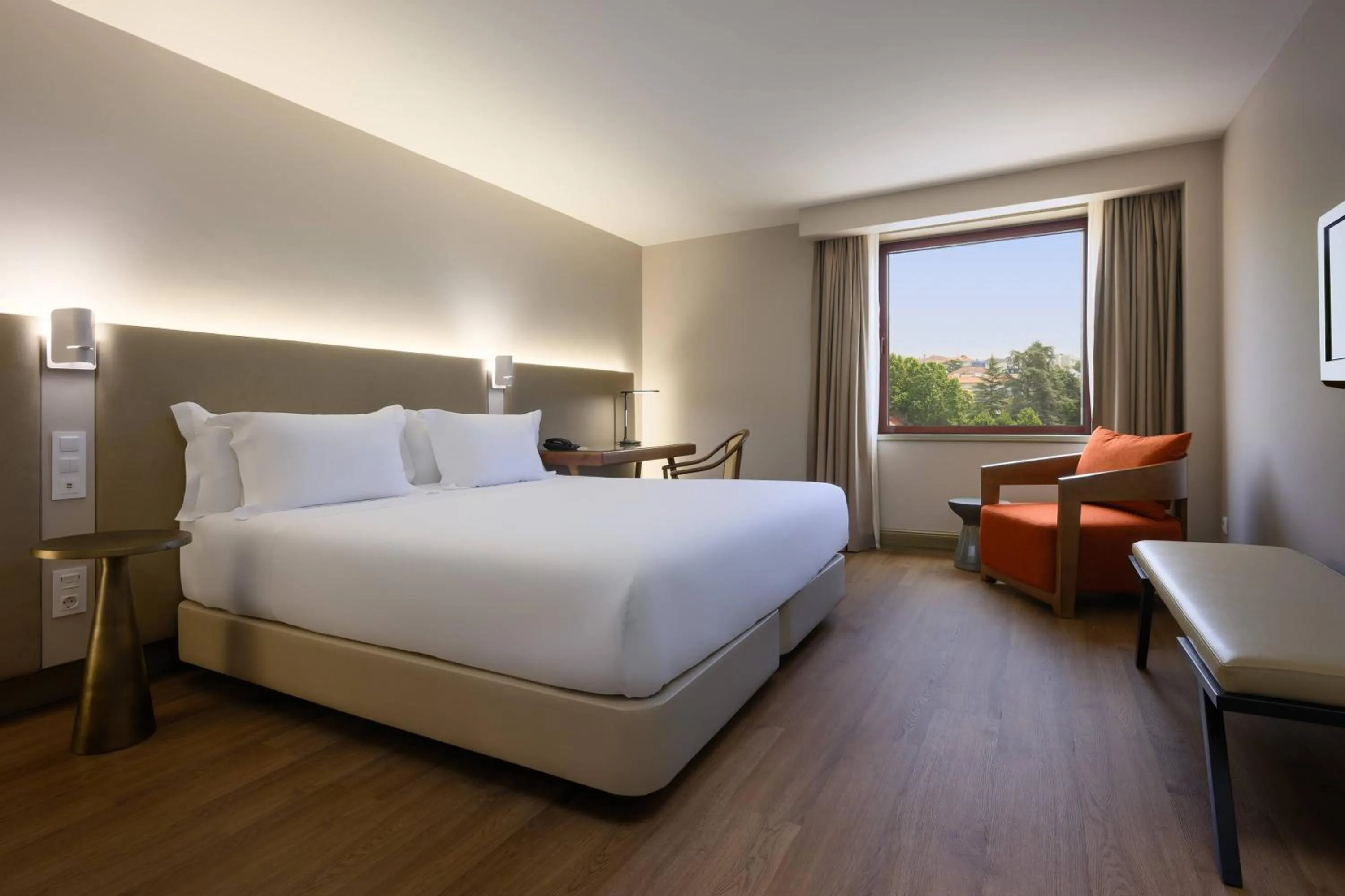 Bed in Hotel Coimbra Aeminium Affiliated by Meliá