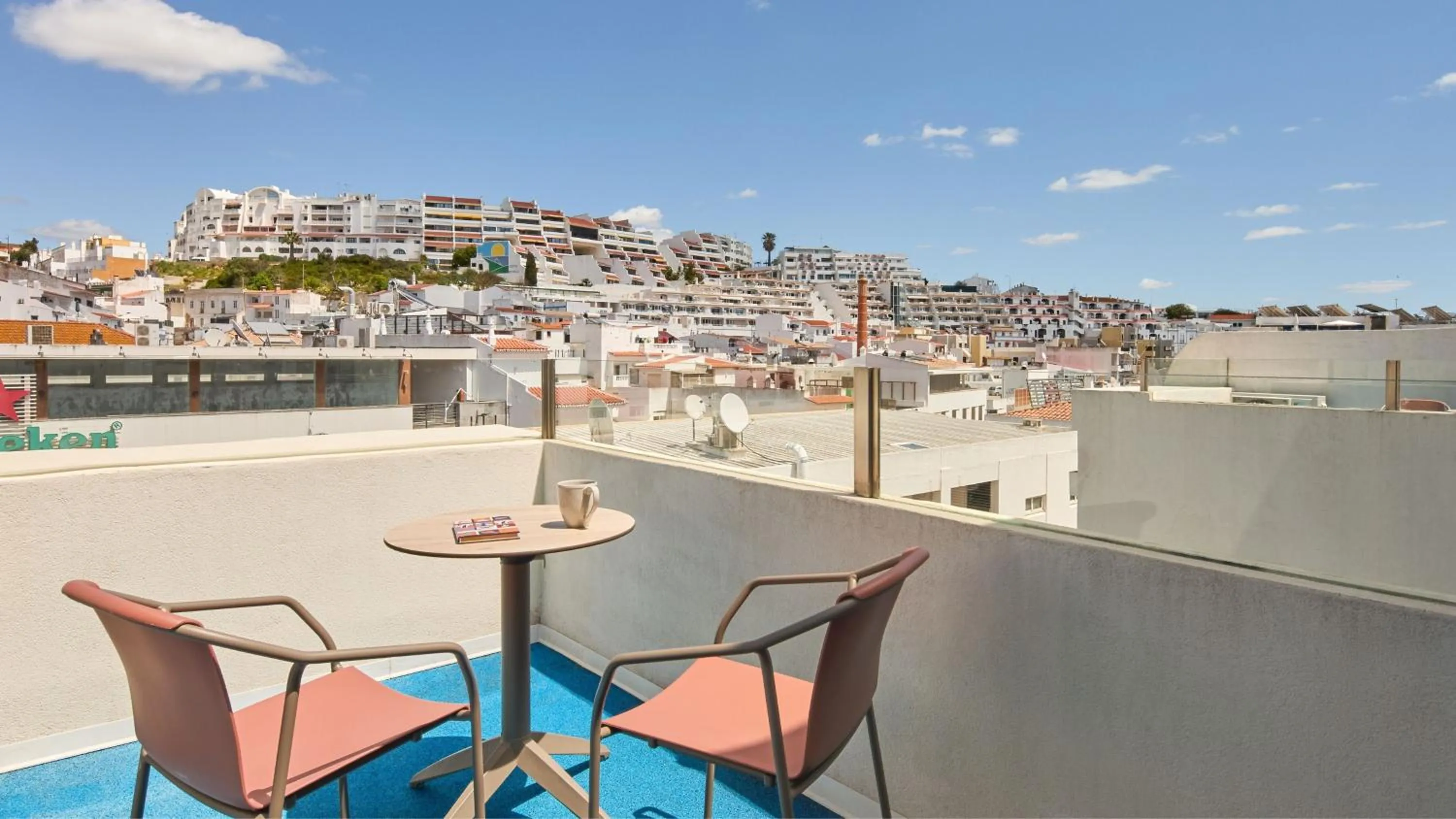 Photo of the whole room in Hotel Indigo Albufeira by IHG