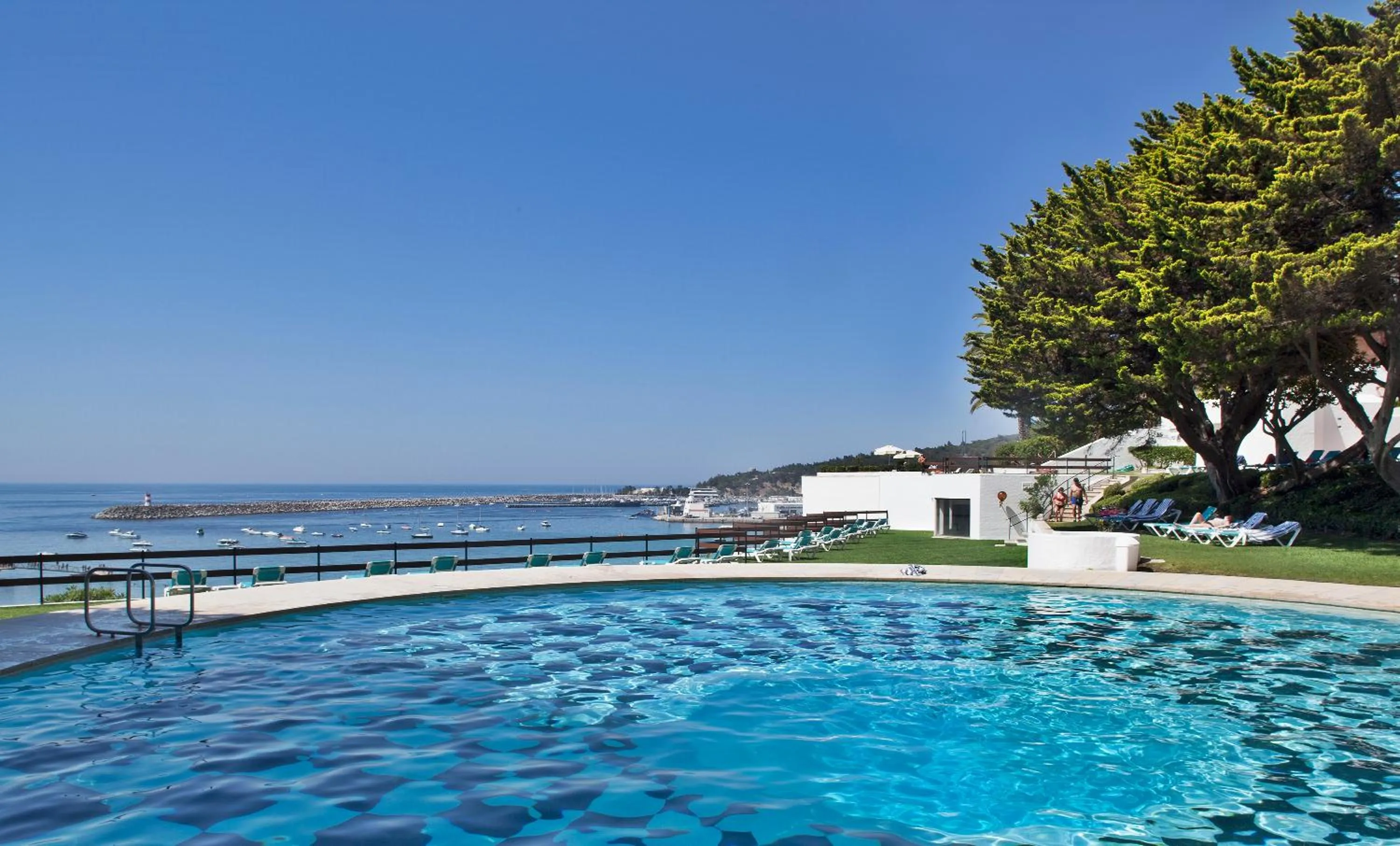Swimming pool in Hotel do Mar