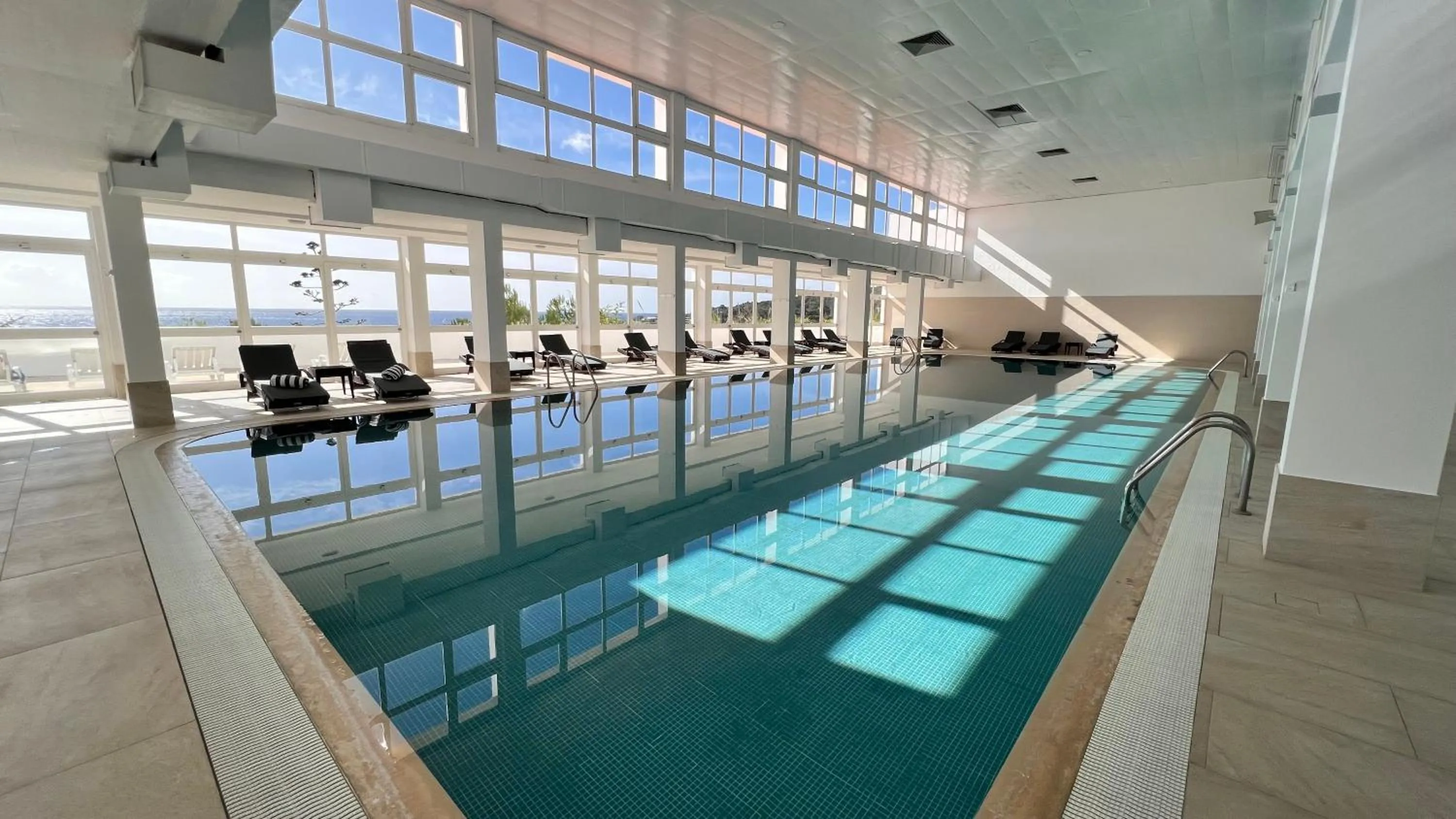 Pool view in Hotel do Mar