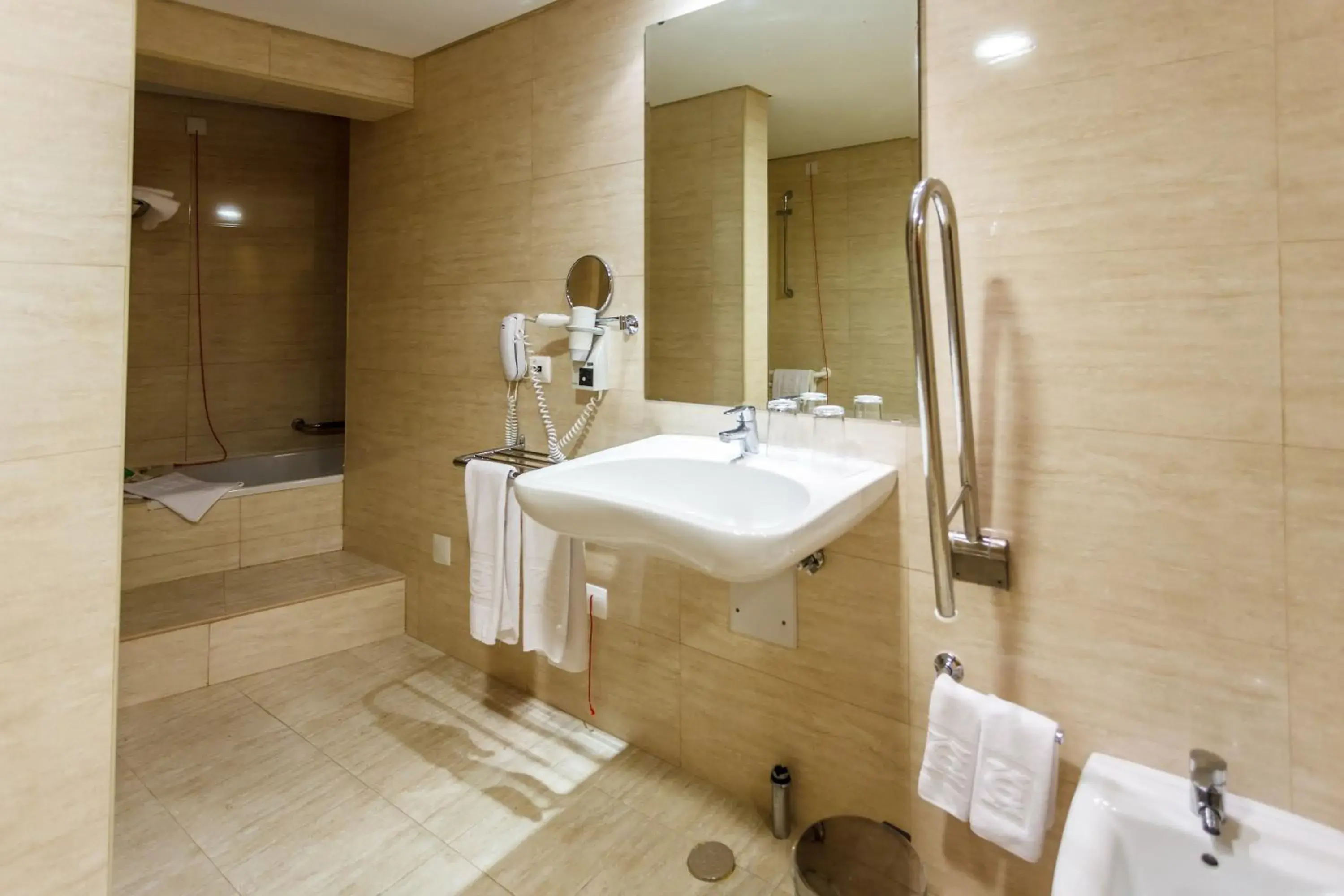 Bathroom in Hotel Caravelas Bathroom in Hotel Caravelas