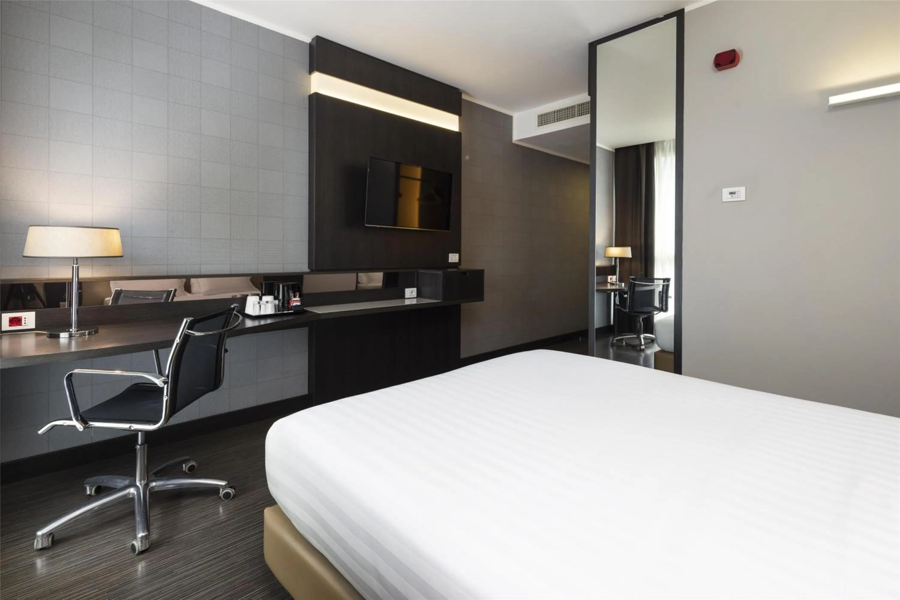 Queen Room - Disability Access/Non-Smoking in Best Western Premier CHC Airport