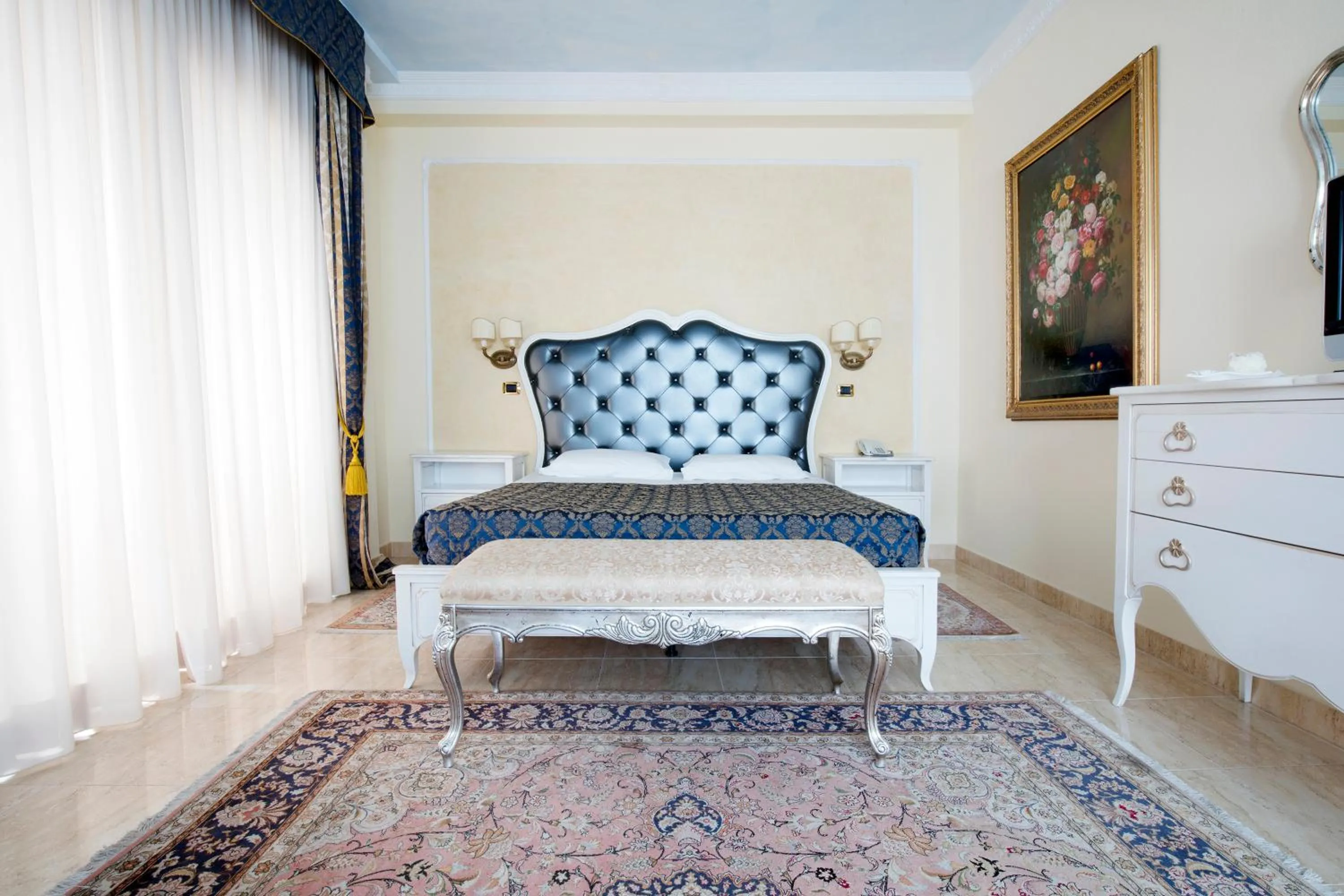 Bedroom, Bed in Grand Hotel President