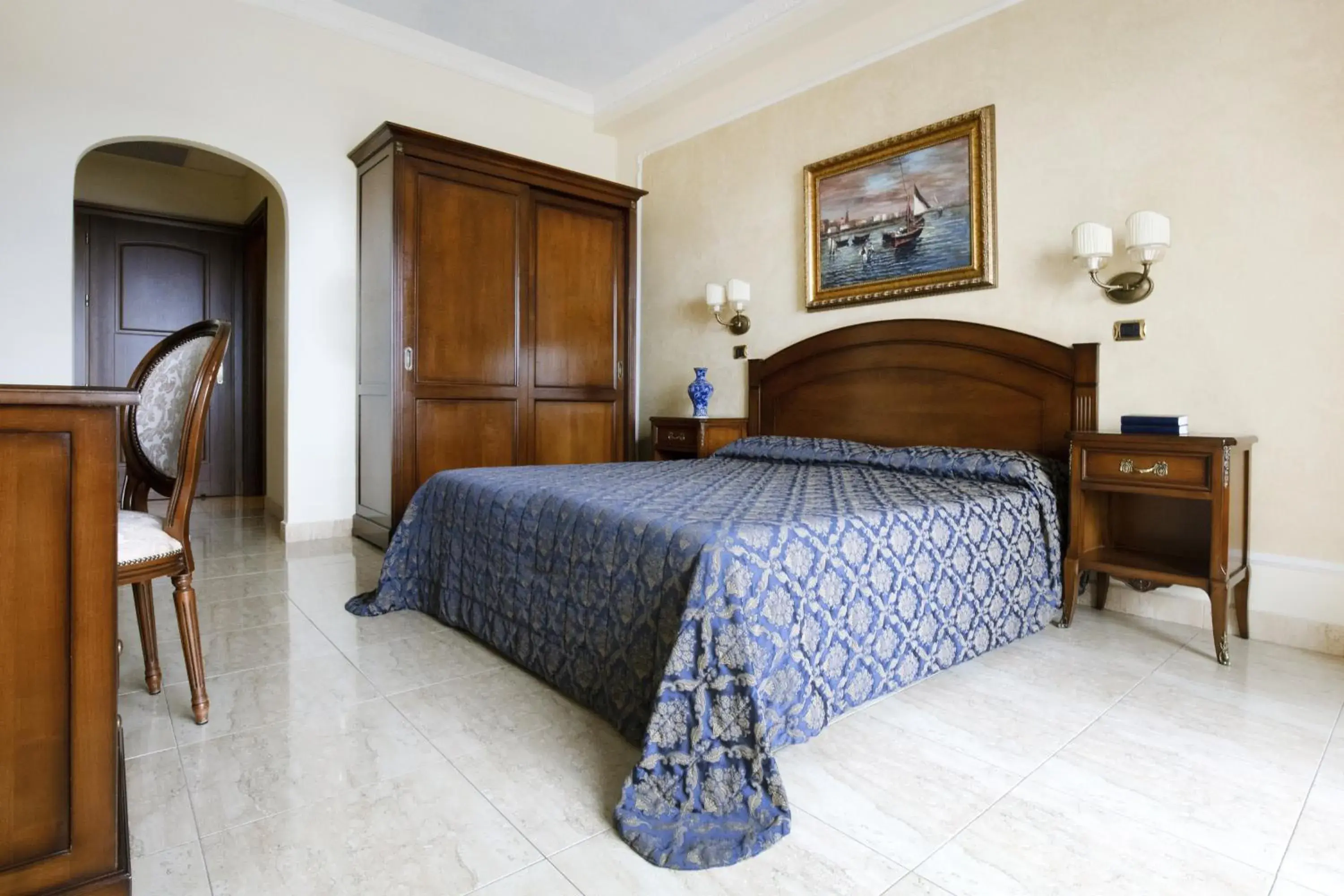 Photo of the whole room, Bed in Grand Hotel President Photo of the whole room, Bed in Grand Hotel President