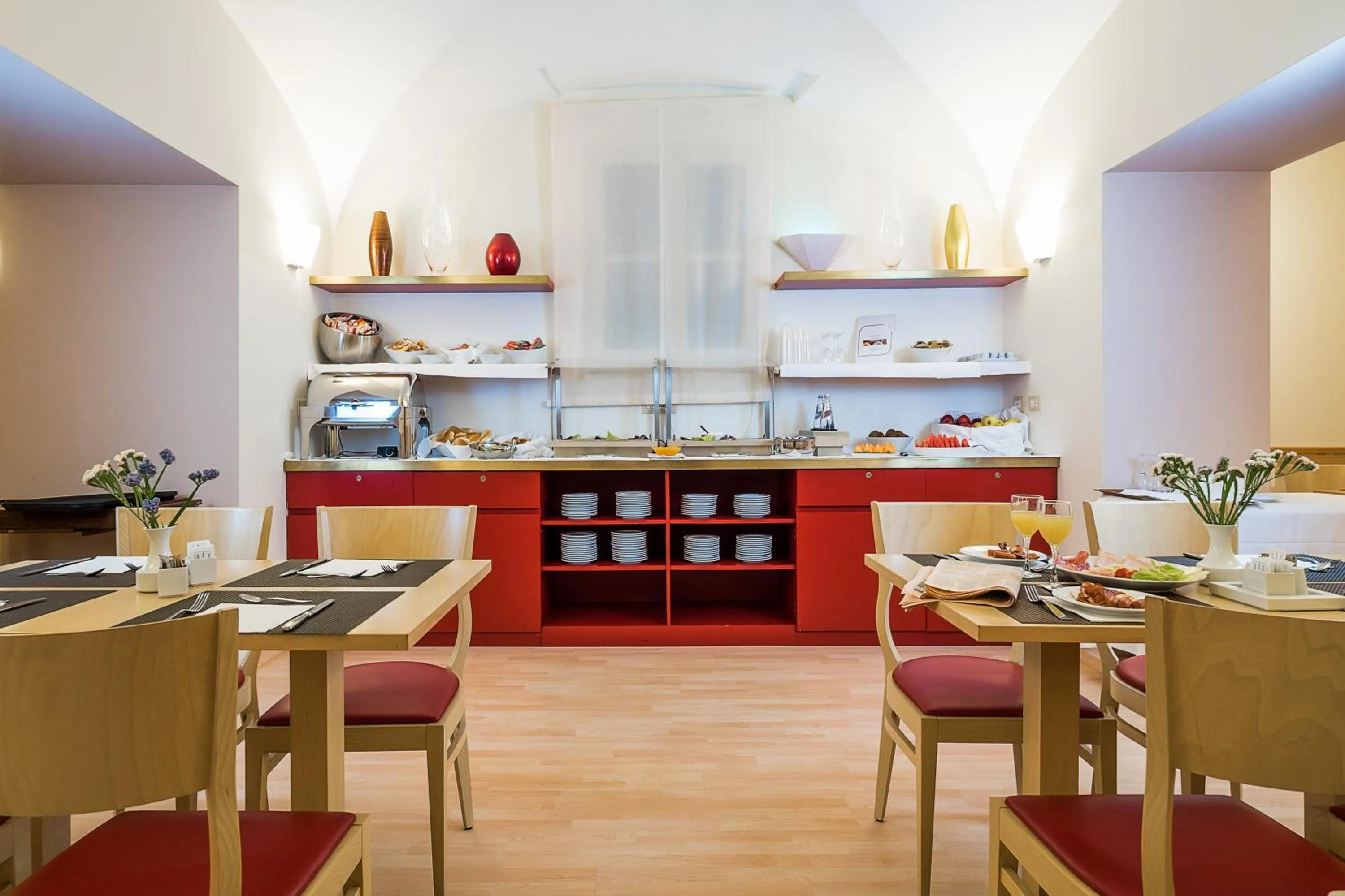 Restaurant/places to eat in Hotel Garibaldi