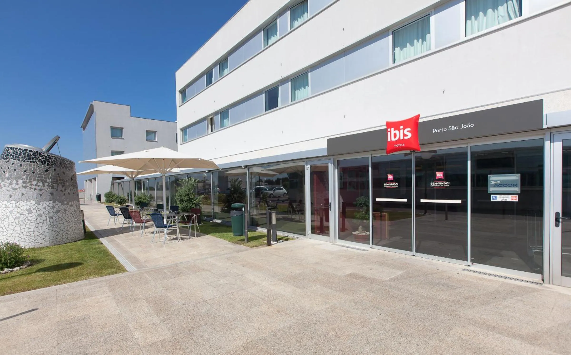 Patio in Hotel ibis Porto Sao Joao