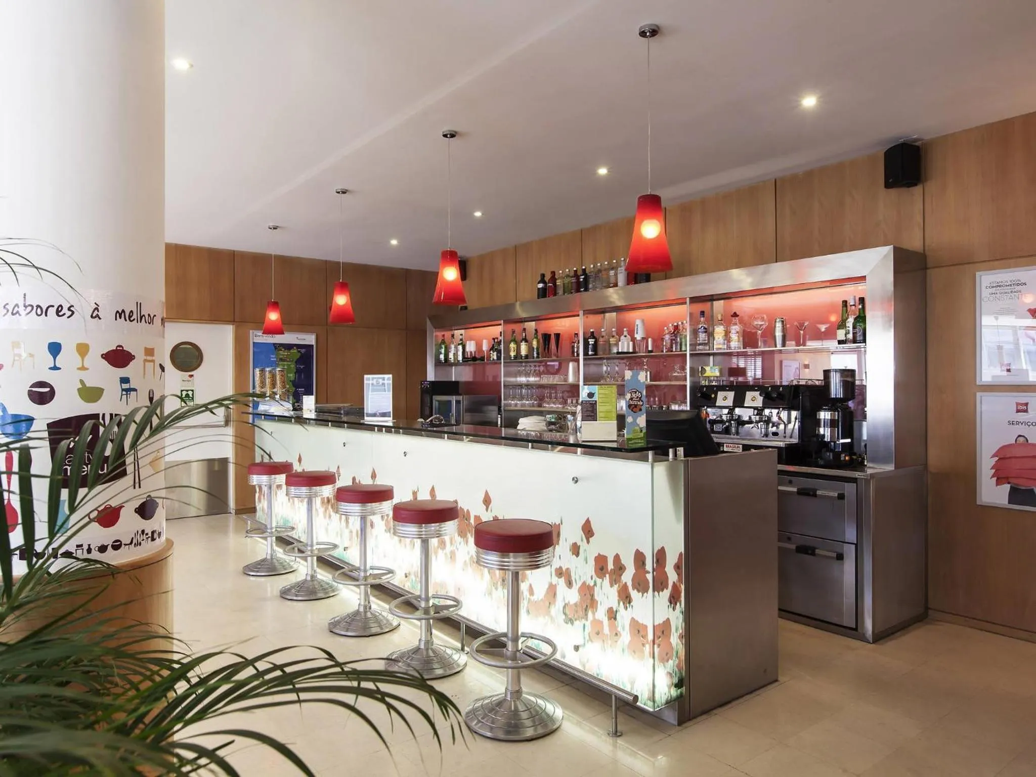 Restaurant/places to eat in Hotel ibis Porto Sao Joao