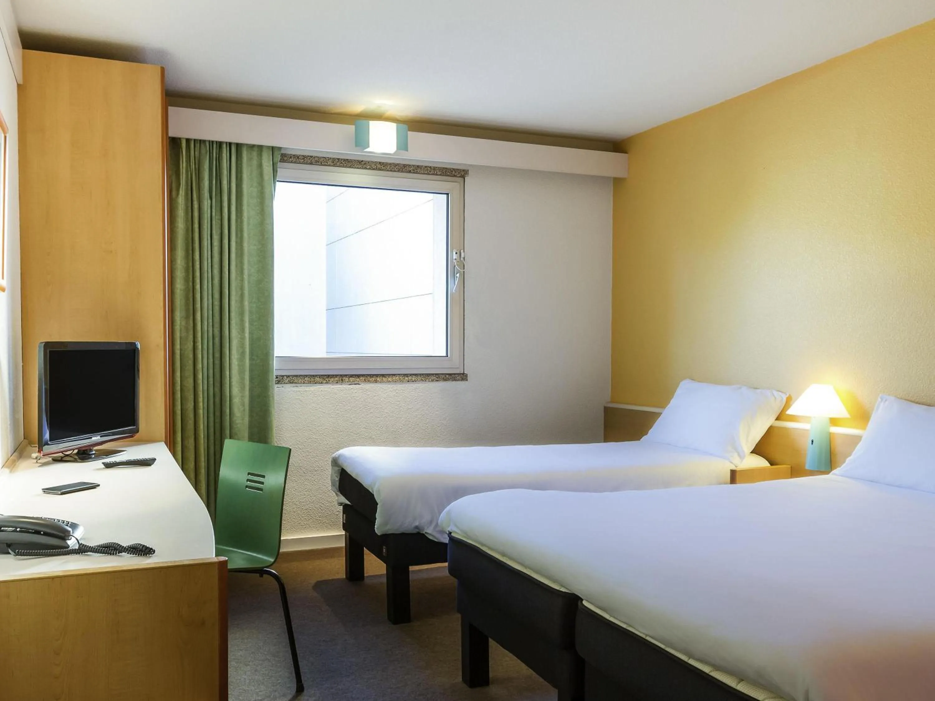Bedroom, Bed in Hotel ibis Porto Sao Joao