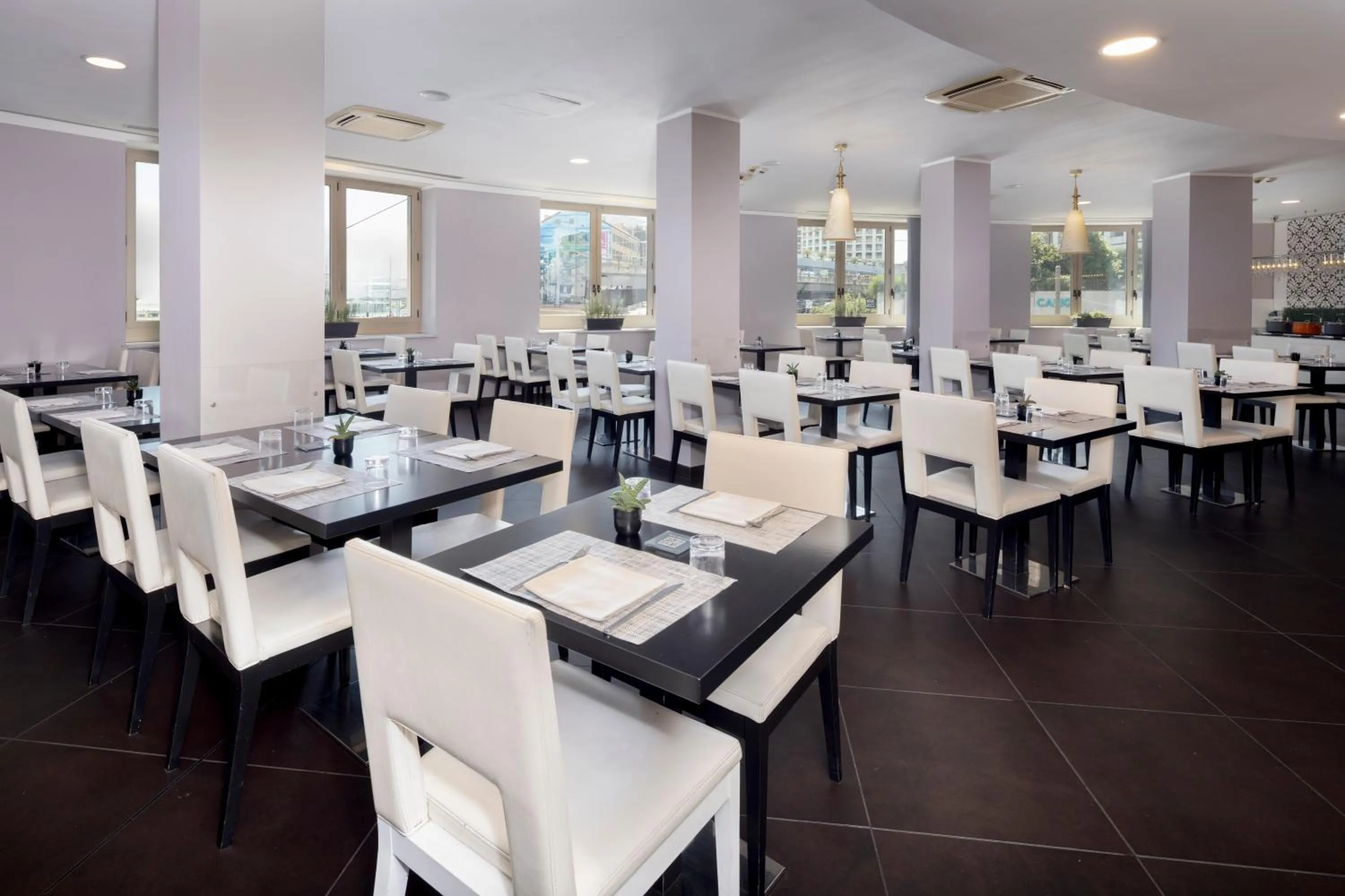 Restaurant/places to eat in Holiday Inn Genoa City by IHG