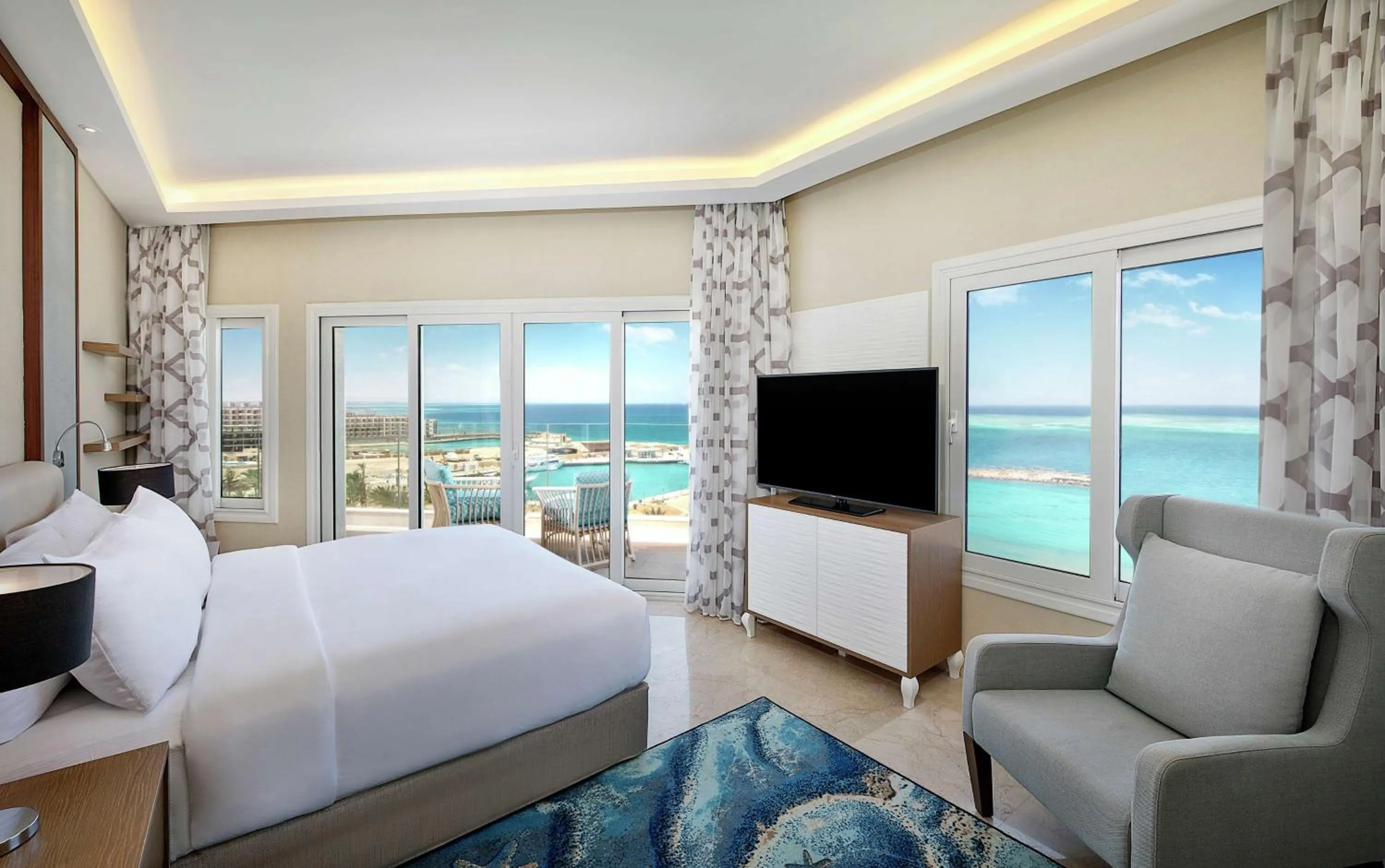 TV and multimedia, Bed in Hilton Hurghada Plaza Hotel