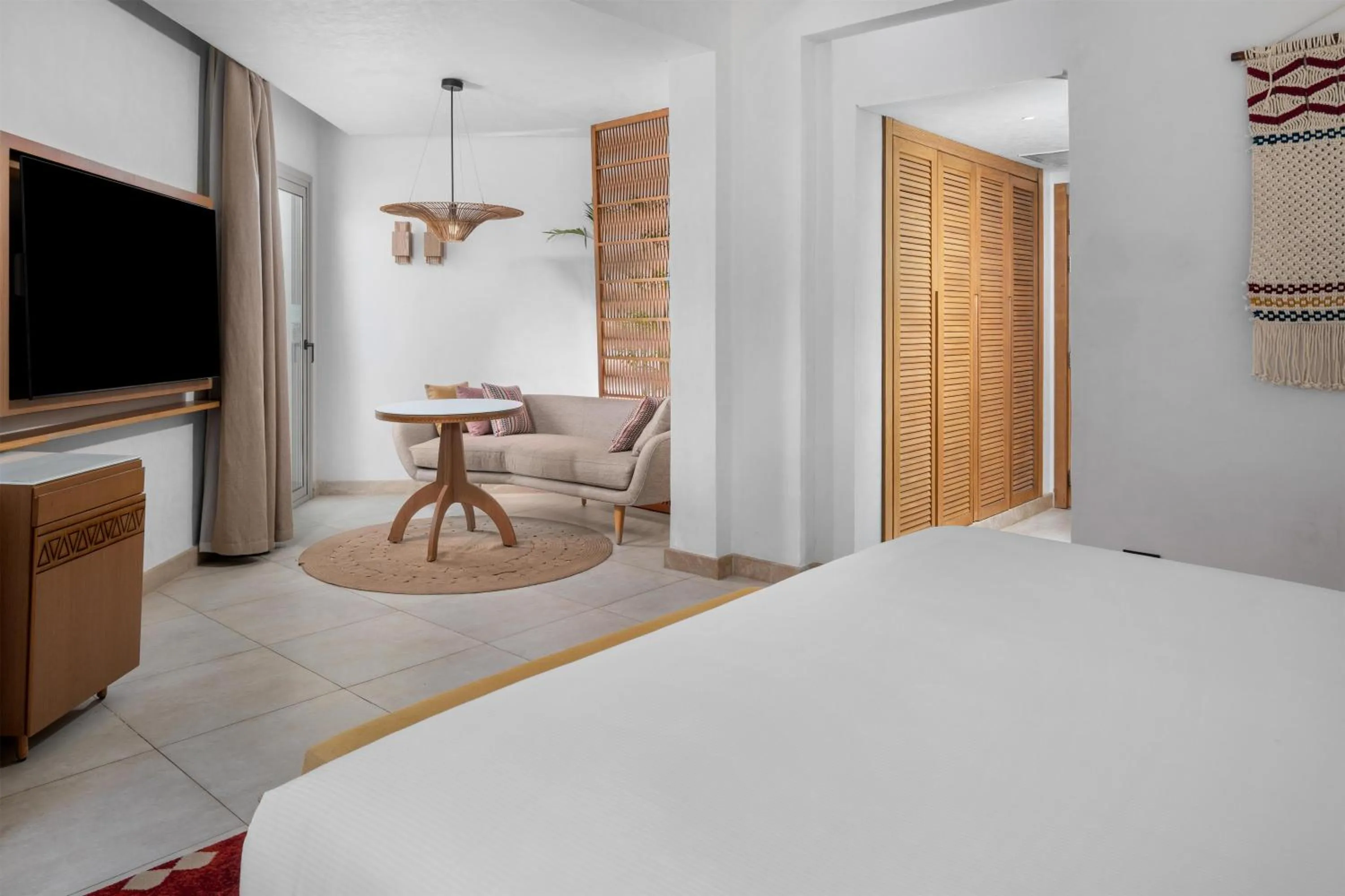 Beachside King Grand Premium Room - single occupancy - Garden View in DoubleTree by Hilton Sharks Bay Resort