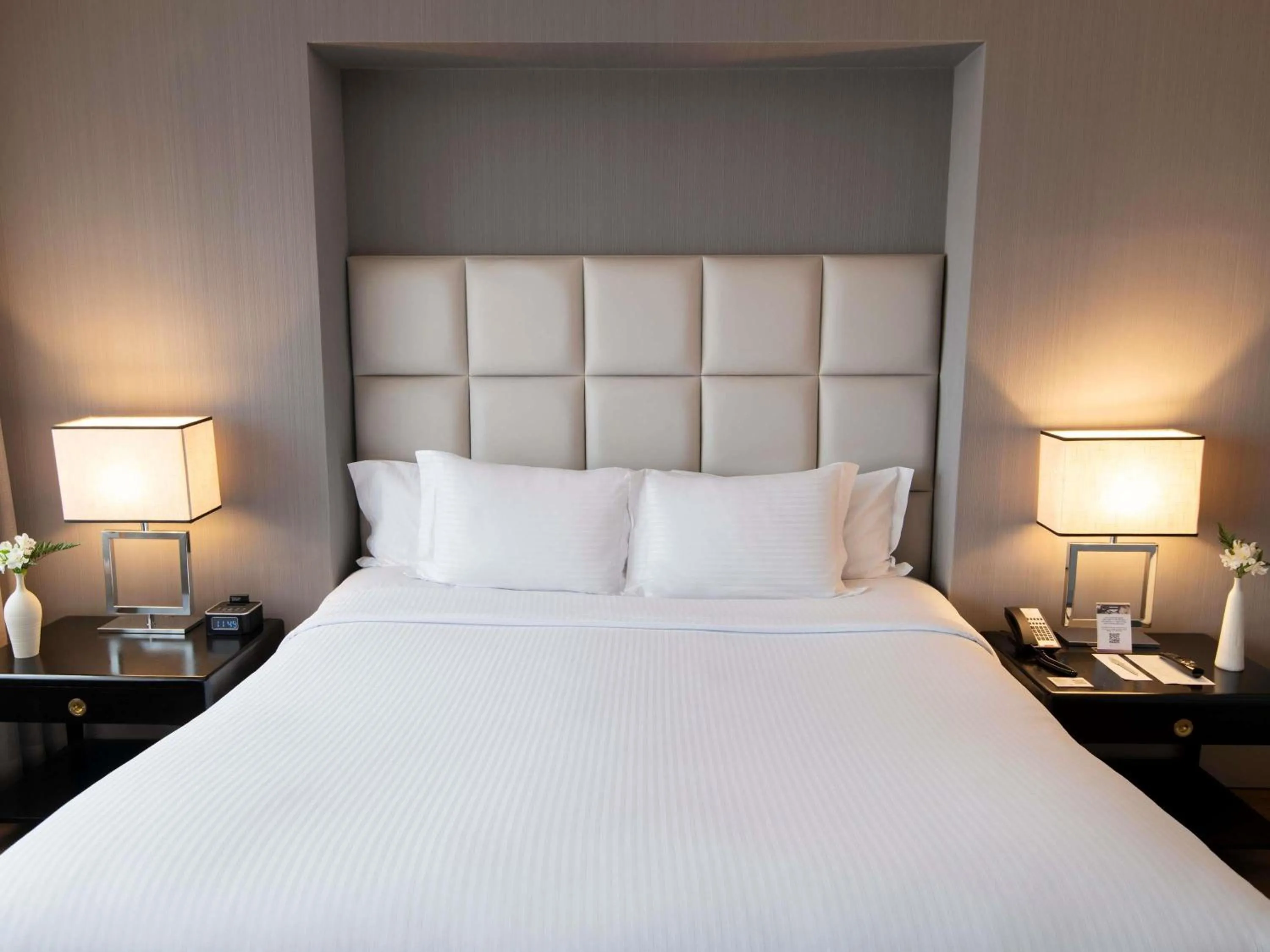 Presidential Suite with One King Bed and Bathtub in Pullman Sao Paulo Vila Olimpia