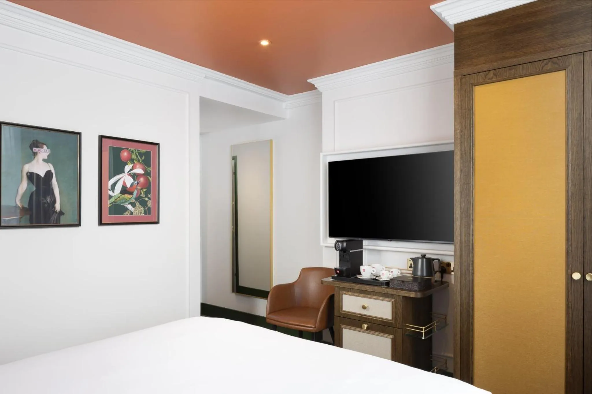 Photo of the whole room, Bed in The Welbeck Hotel by IHG