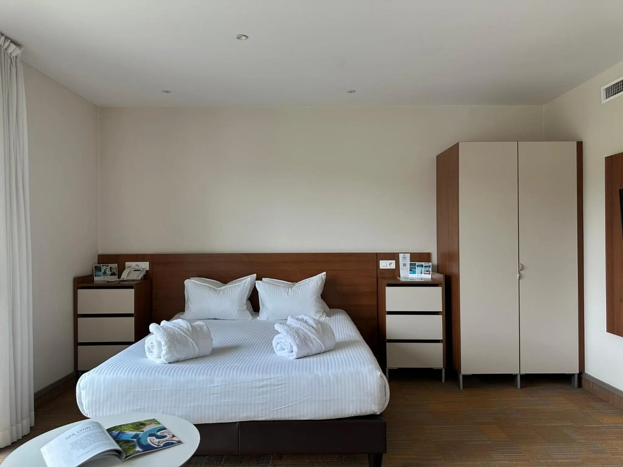 Photo of the whole room, Bed in Hôtel Lyon Métropole & Spa