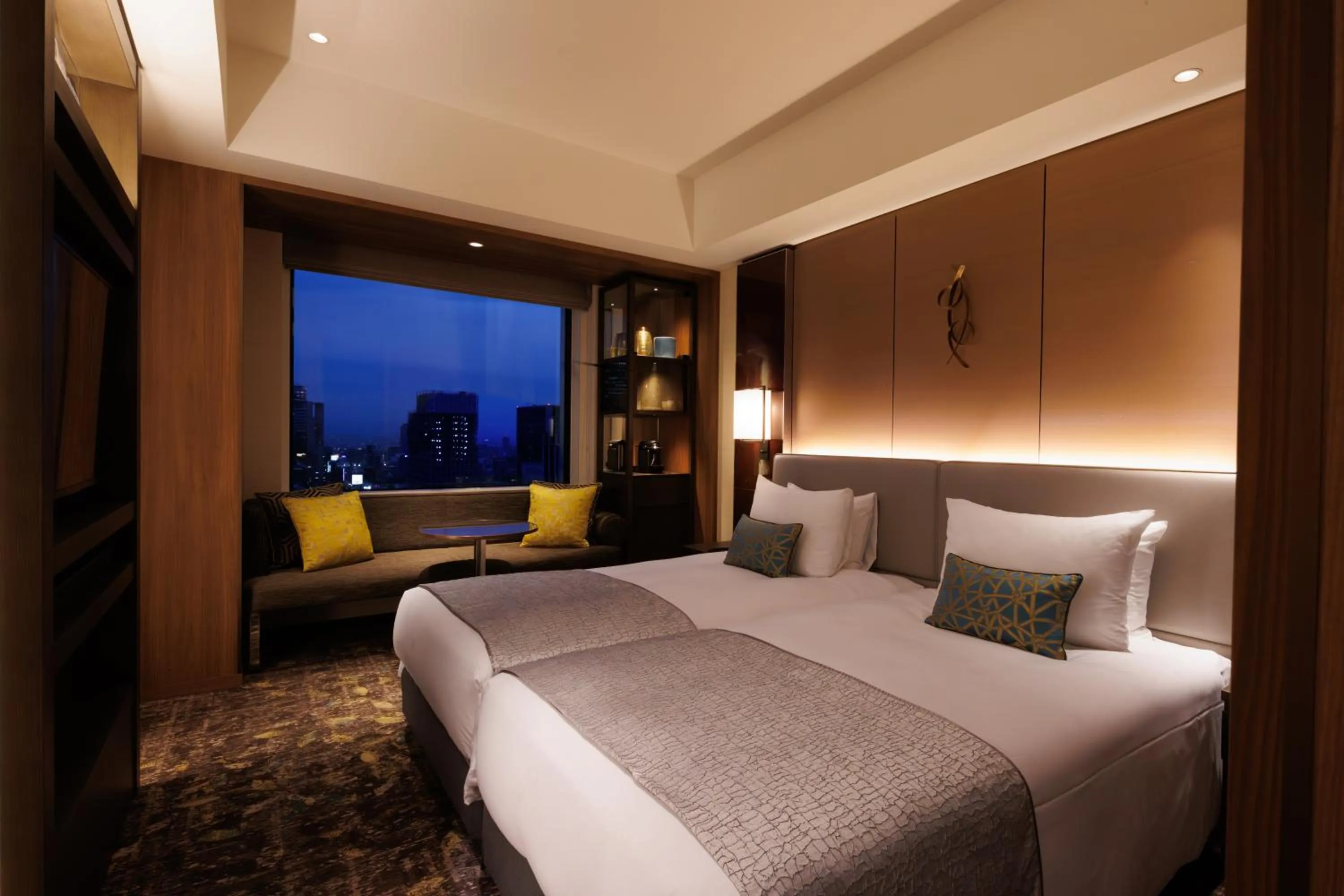 Bed in The Royal Park Hotel Iconic Osaka Midosuji