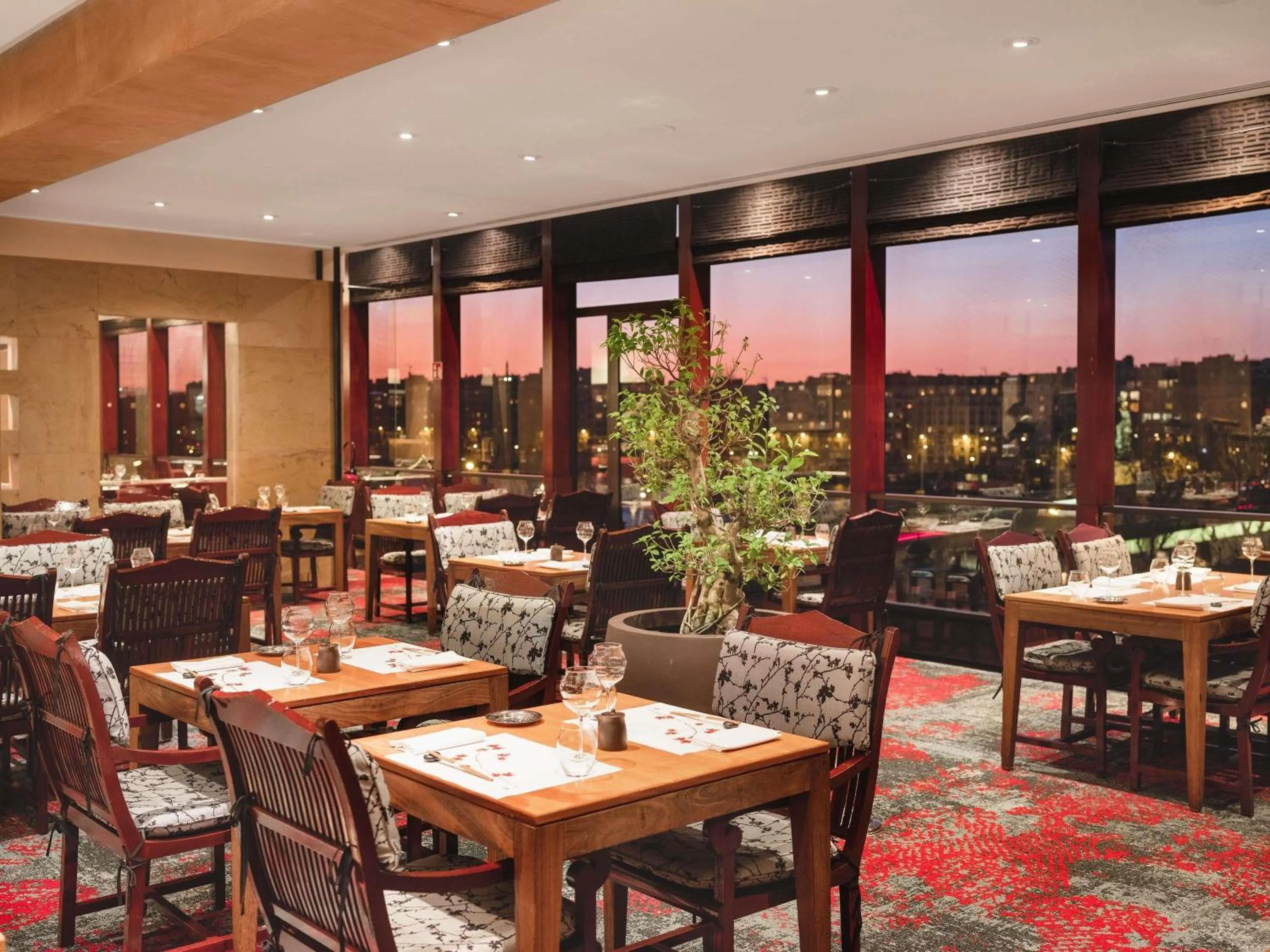 Restaurant/places to eat in Novotel Paris Centre Tour Eiffel