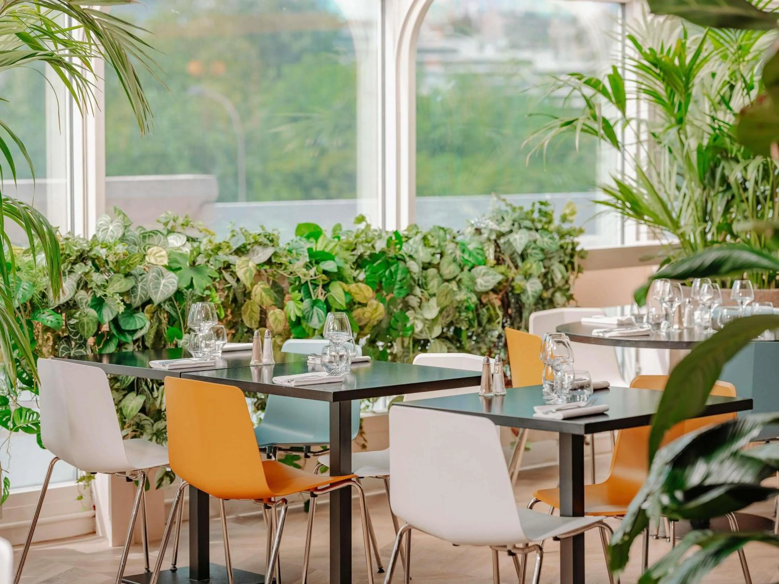 Restaurant/places to eat in Novotel Paris Centre Tour Eiffel