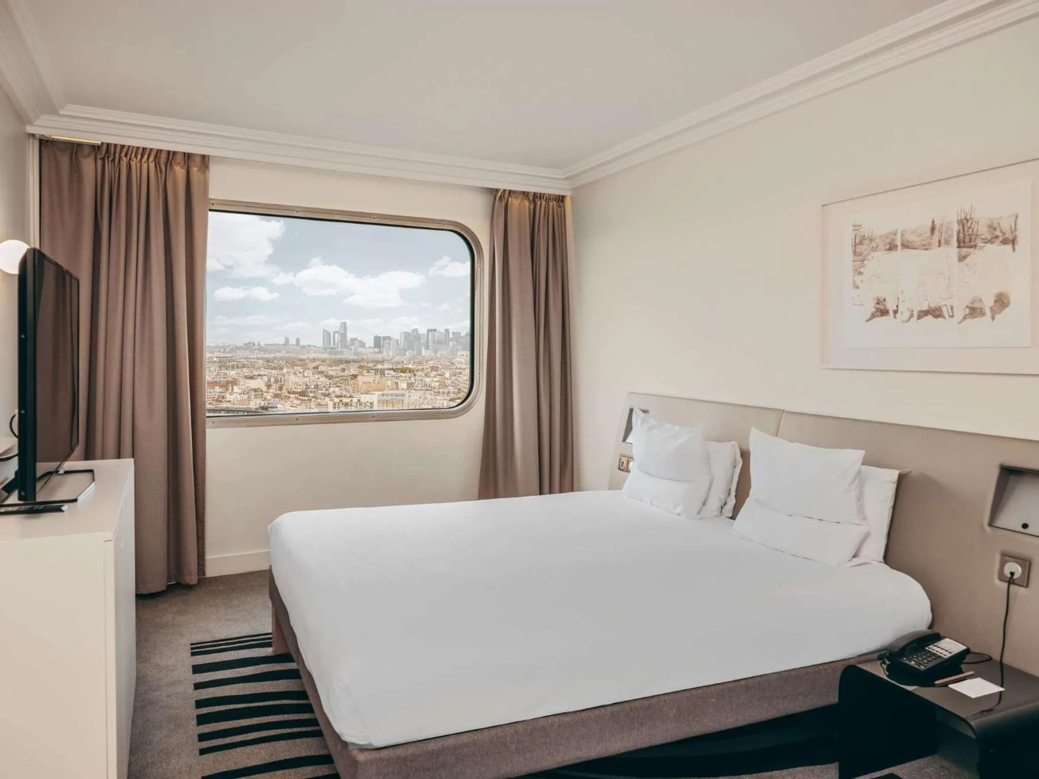 Bedroom, Bed in Novotel Paris Centre Tour Eiffel