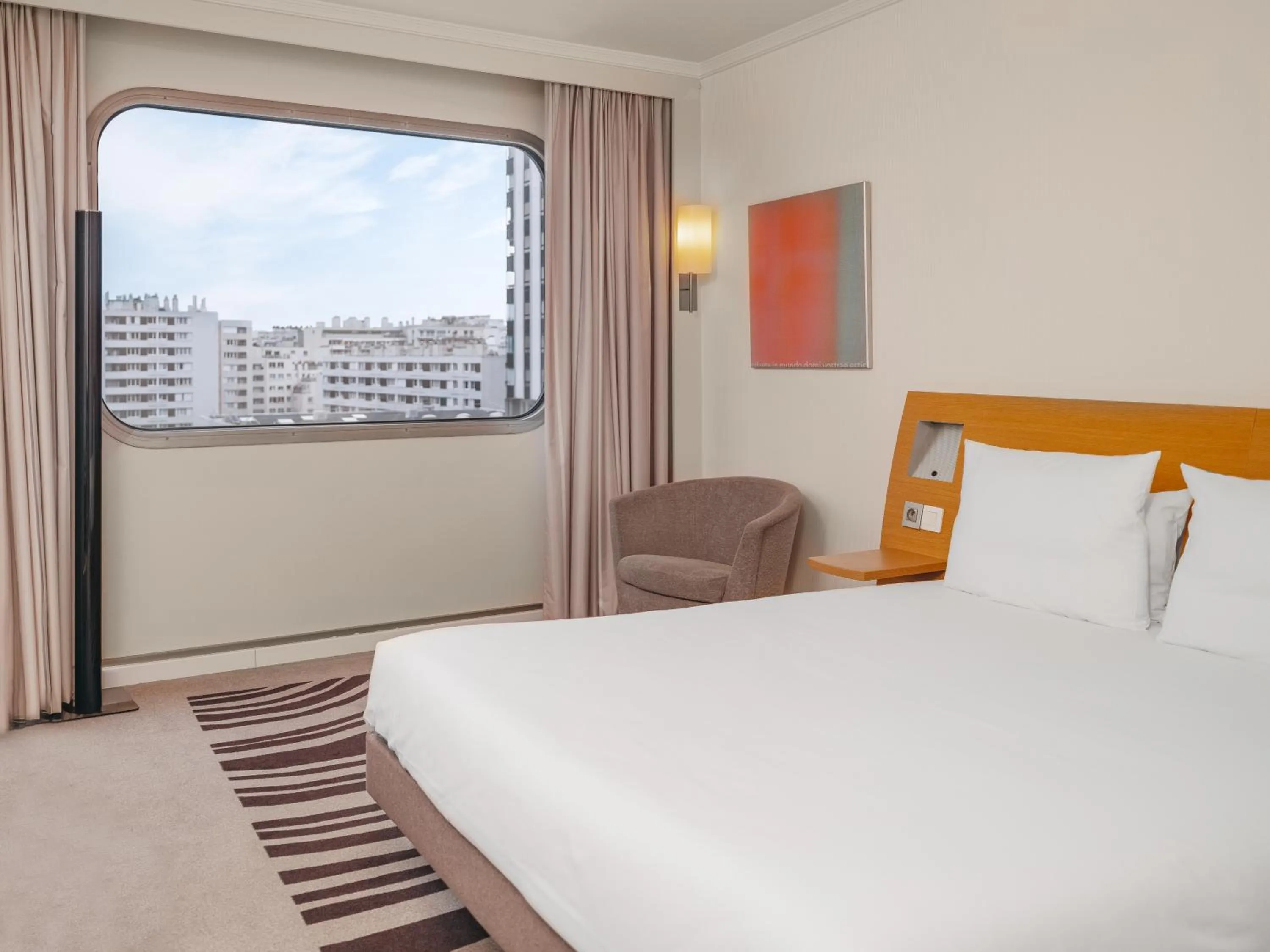 Bedroom, Bed in Novotel Paris Centre Tour Eiffel