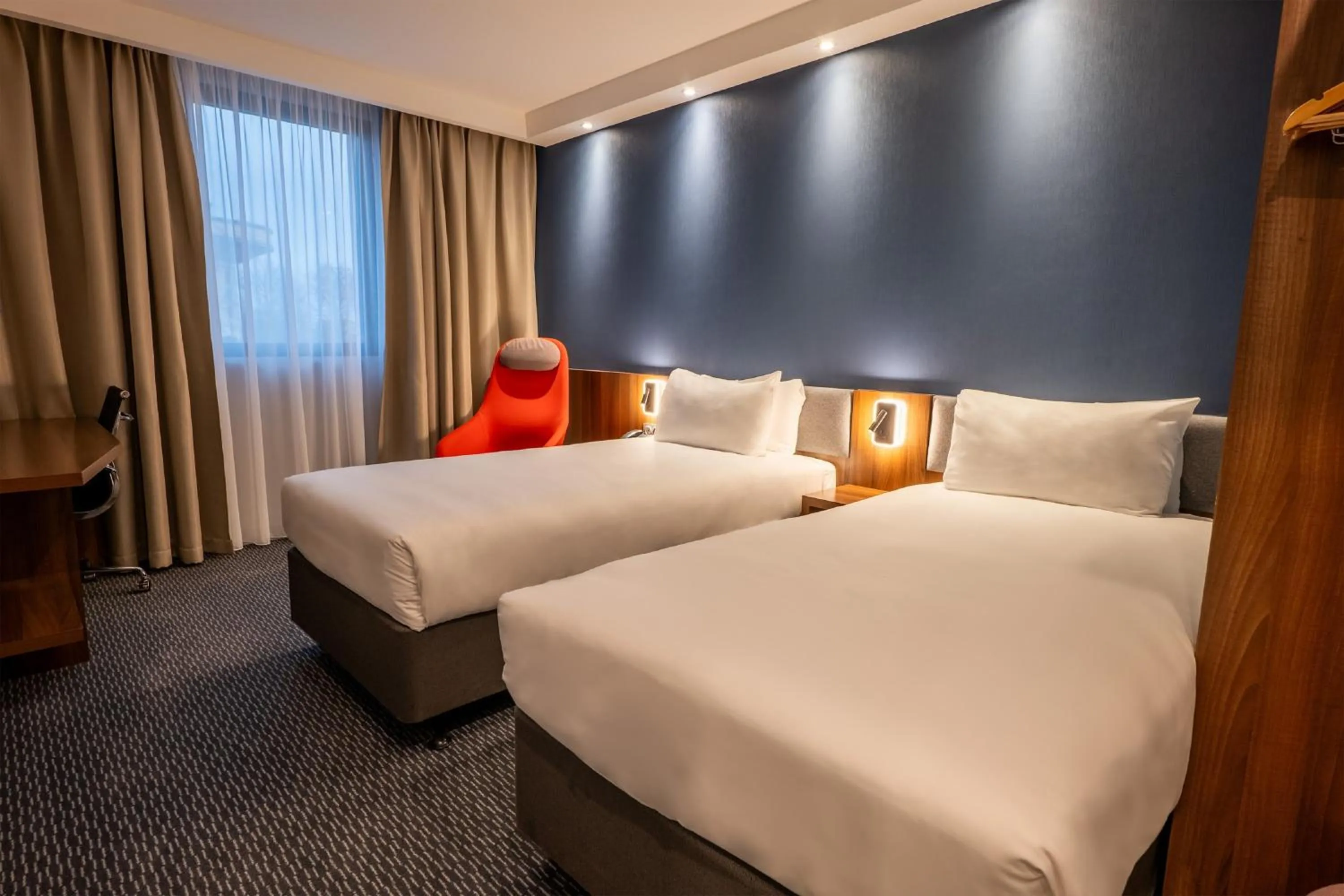 Photo of the whole room, Bed in Holiday Inn Express Dijon by IHG