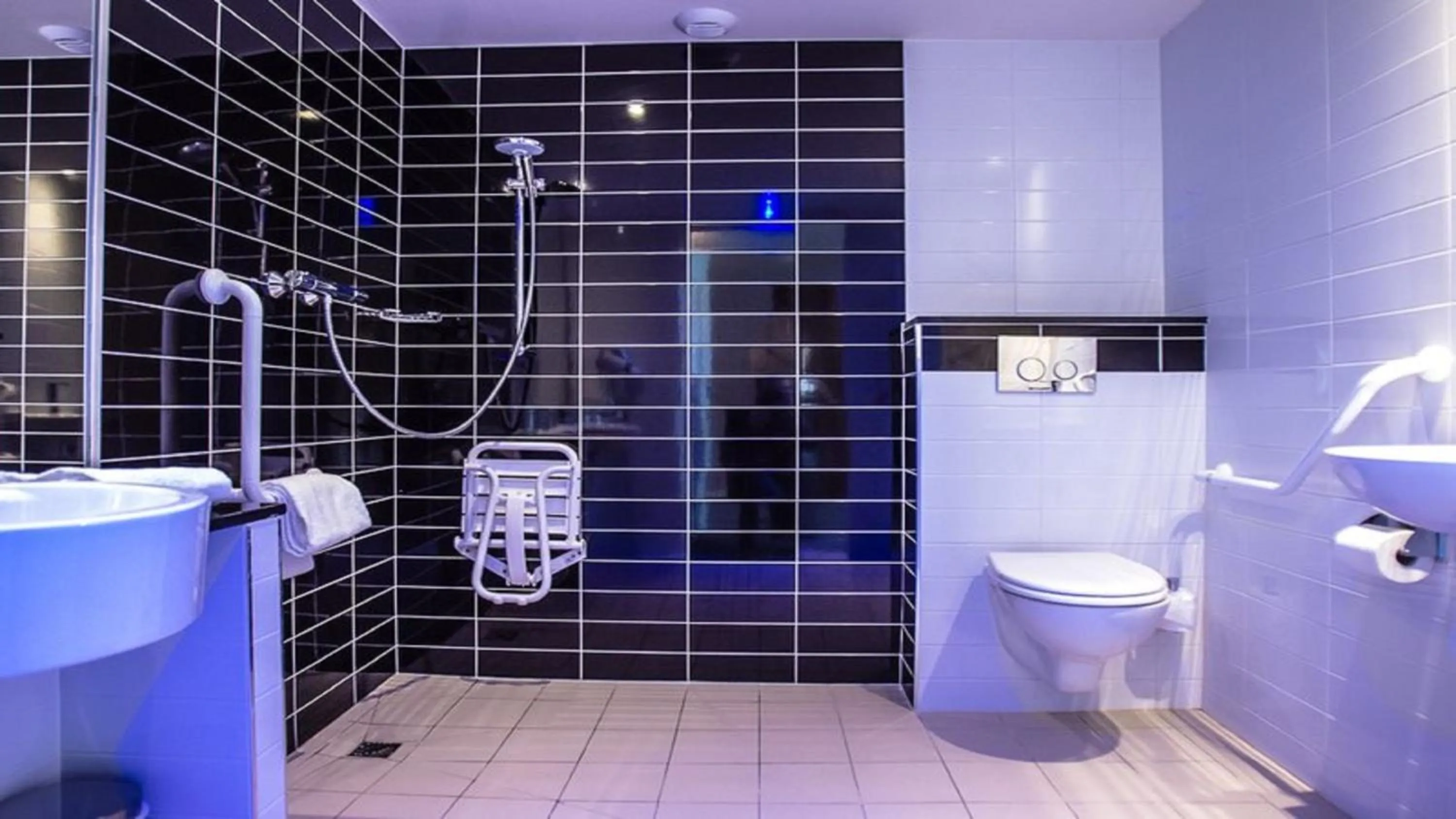Photo of the whole room in Holiday Inn Express Dijon by IHG