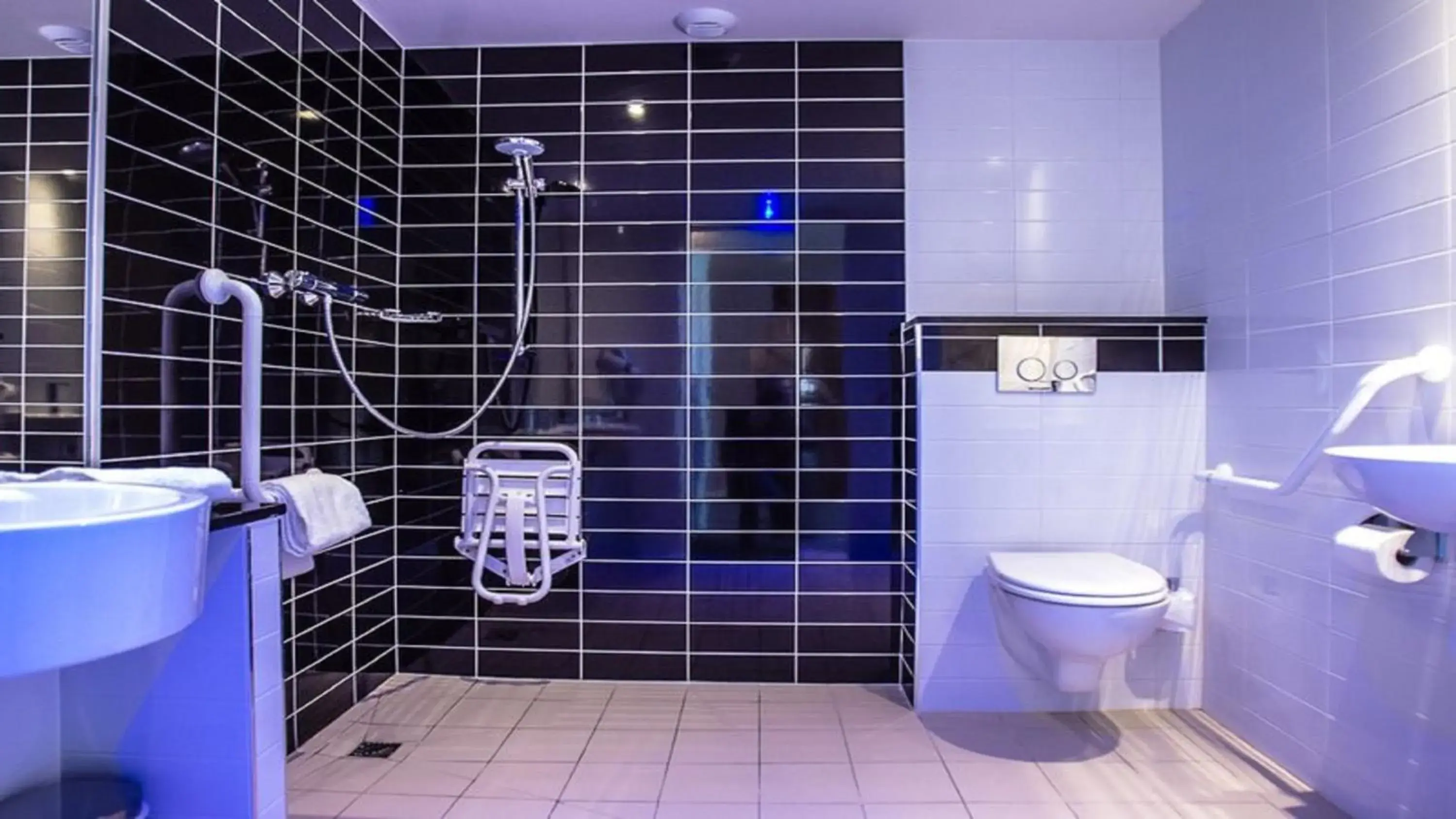 Photo of the whole room in Holiday Inn Express Dijon by IHG Photo of the whole room in Holiday Inn Express Dijon by IHG