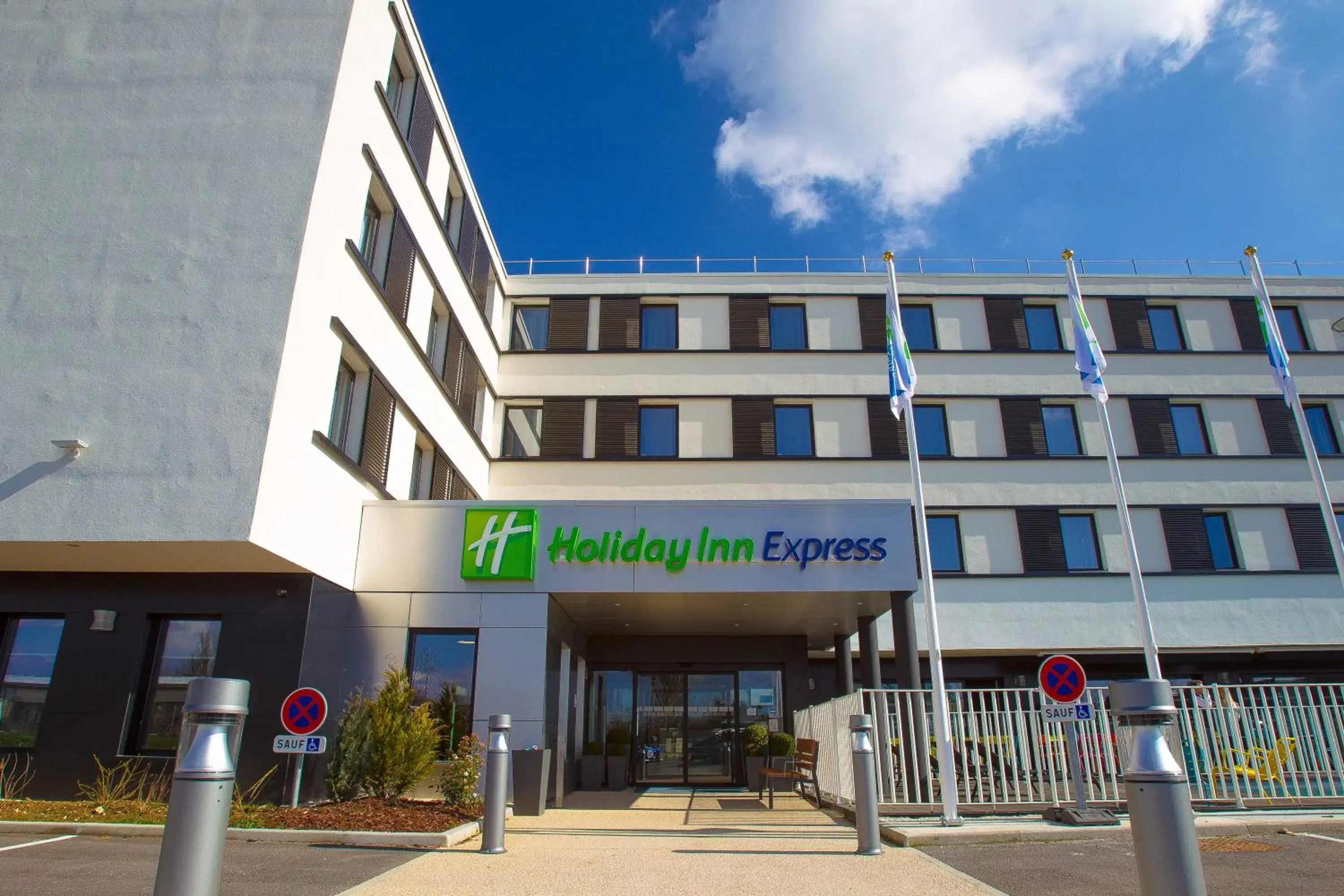 Property building in Holiday Inn Express Dijon by IHG Property building in Holiday Inn Express Dijon by IHG