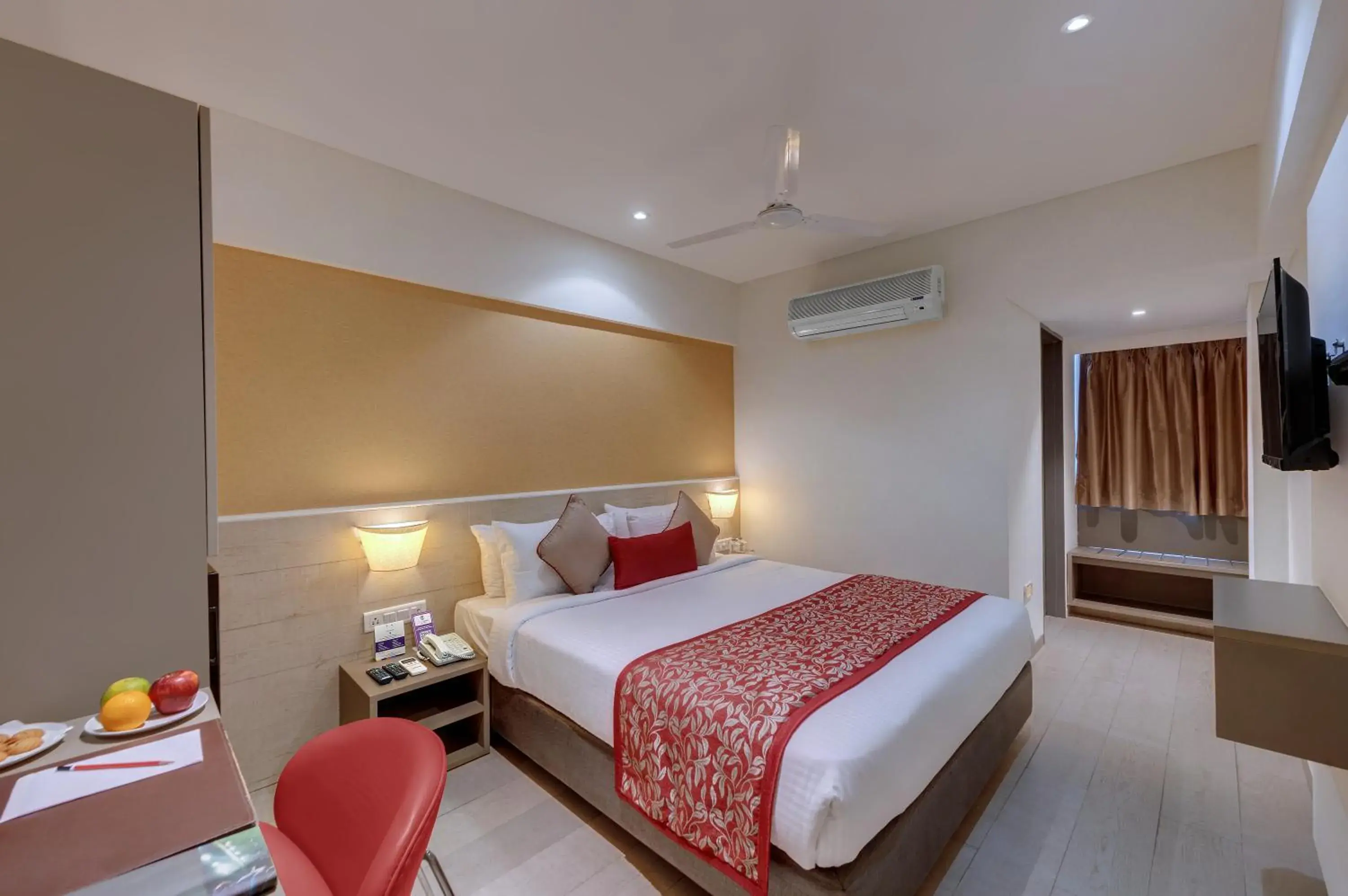 Click Hotel Vadodara 4 mins walk for the Railway Station Click Hotel Vadodara 4 mins walk for the Railway Station
