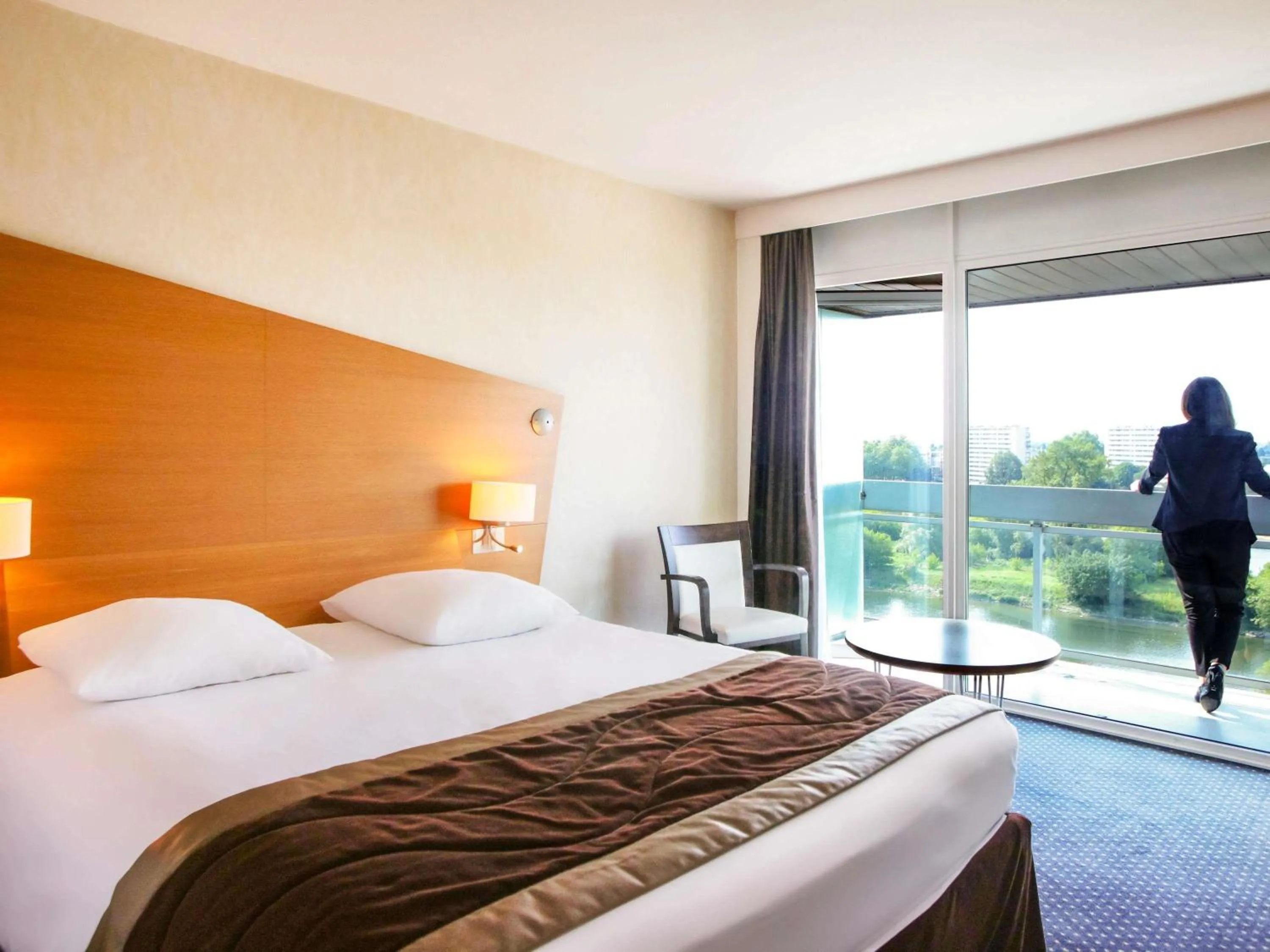 Bedroom, Bed in Mercure Orléans Centre Bords de Loire
