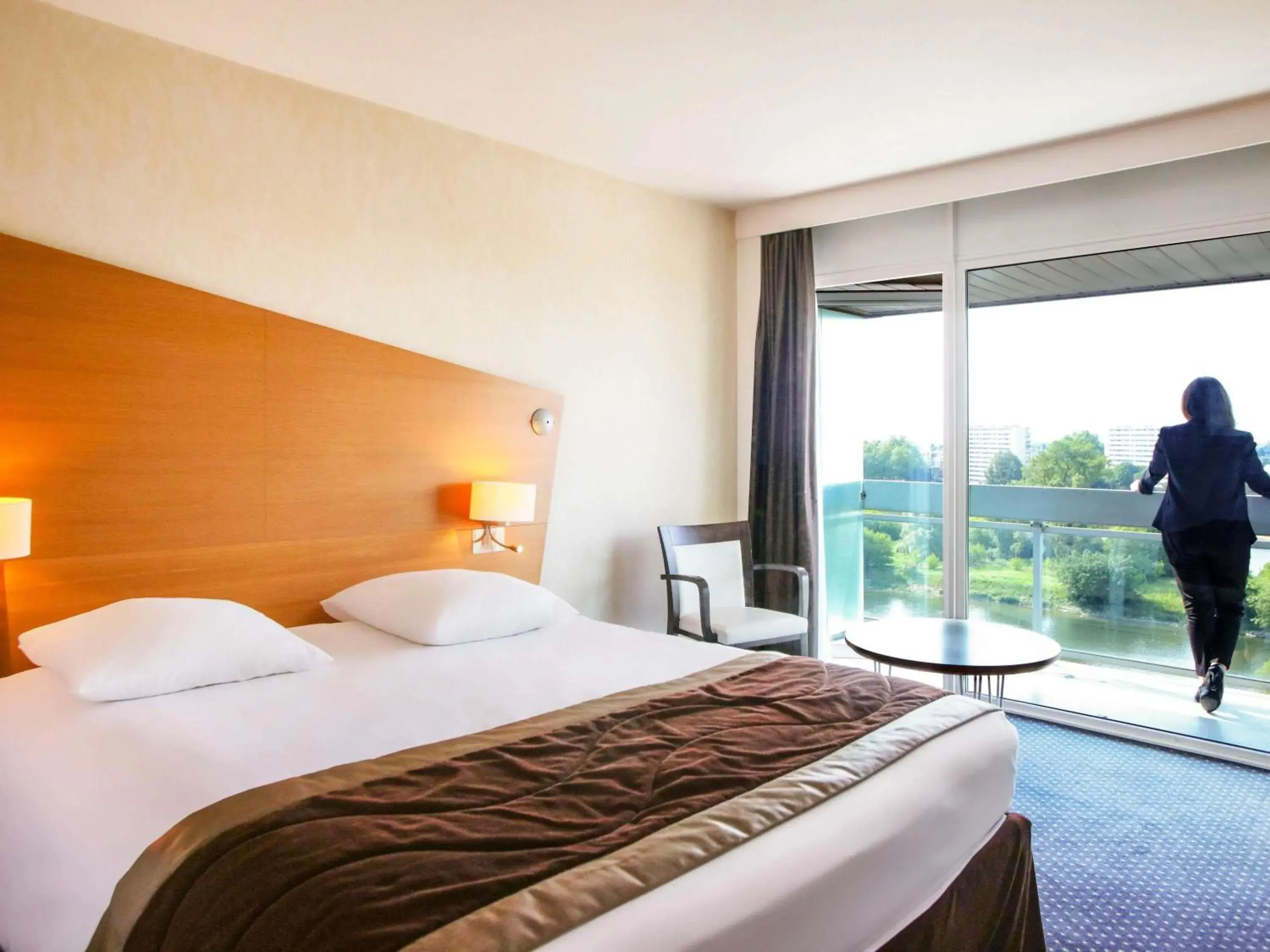 Bedroom, Bed in Mercure Orléans Centre Bords de Loire Bedroom, Bed in Mercure Orléans Centre Bords de Loire