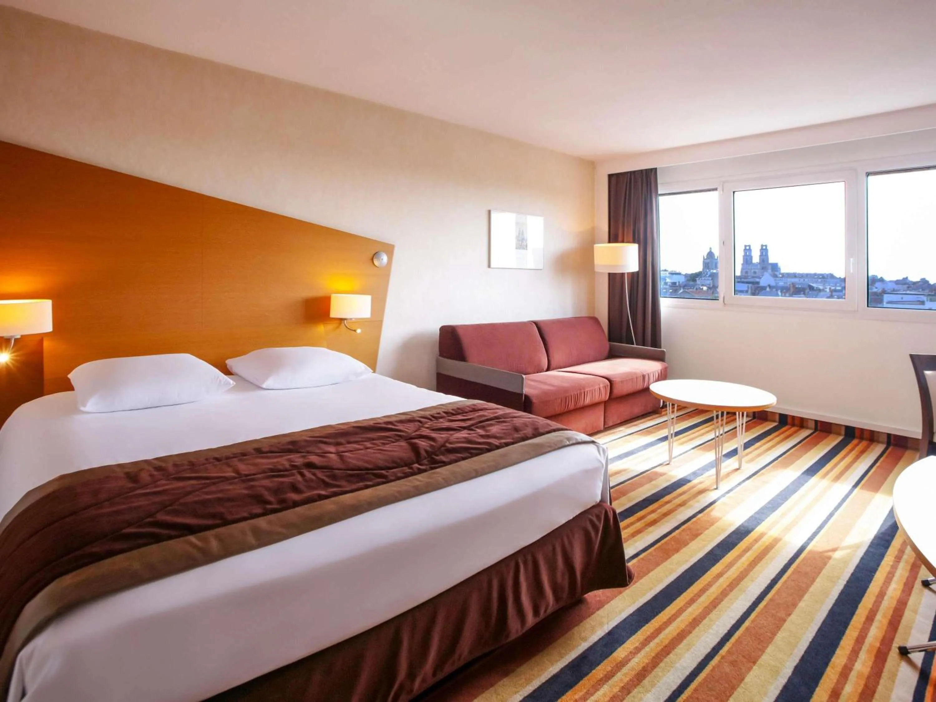 Bedroom, Bed in Mercure Orléans Centre Bords de Loire