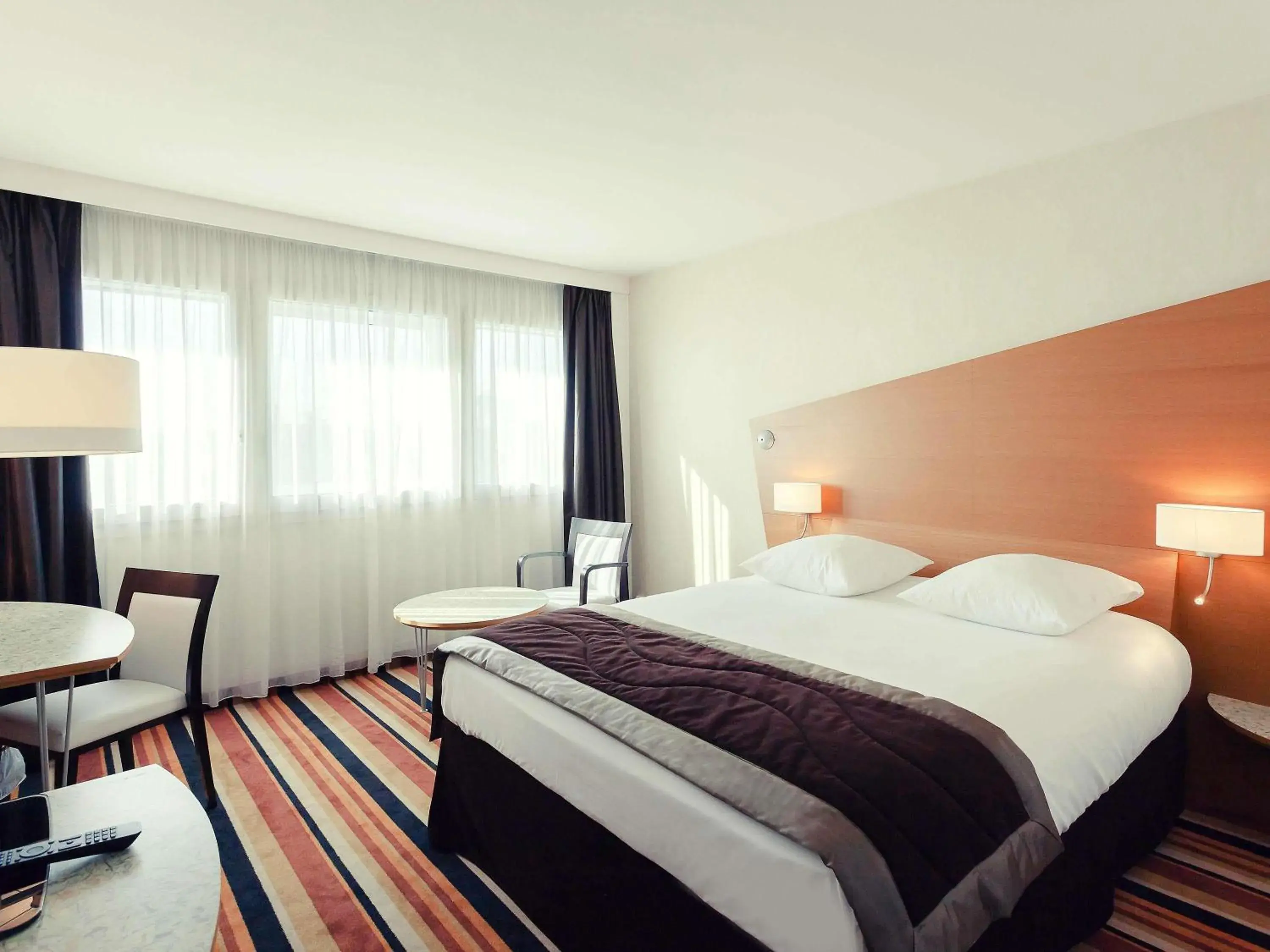 Bedroom, Bed in Mercure Orléans Centre Bords de Loire Bedroom, Bed in Mercure Orléans Centre Bords de Loire