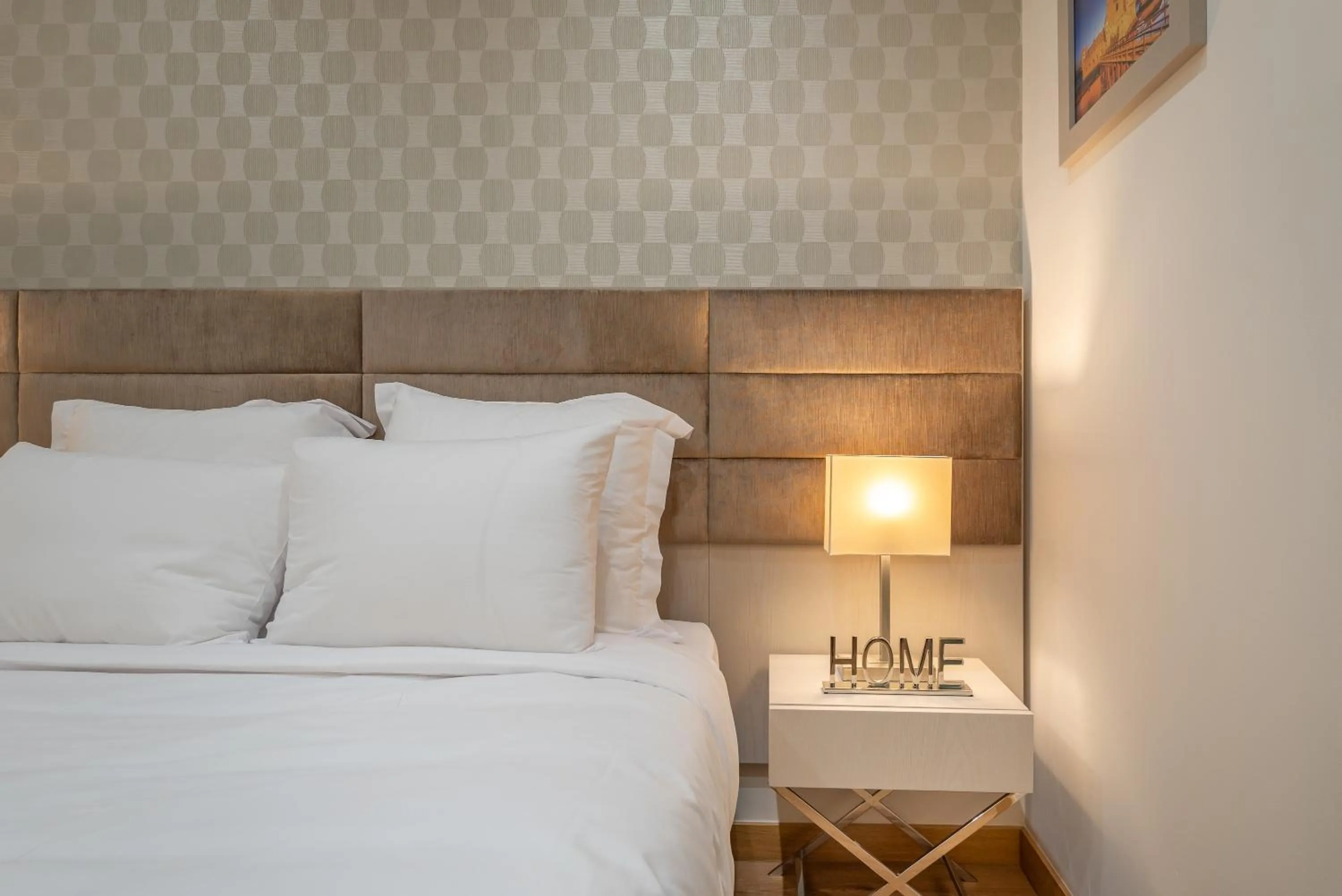 Standard Double or Twin Room - Interior 4 in Seven Dreams Suites